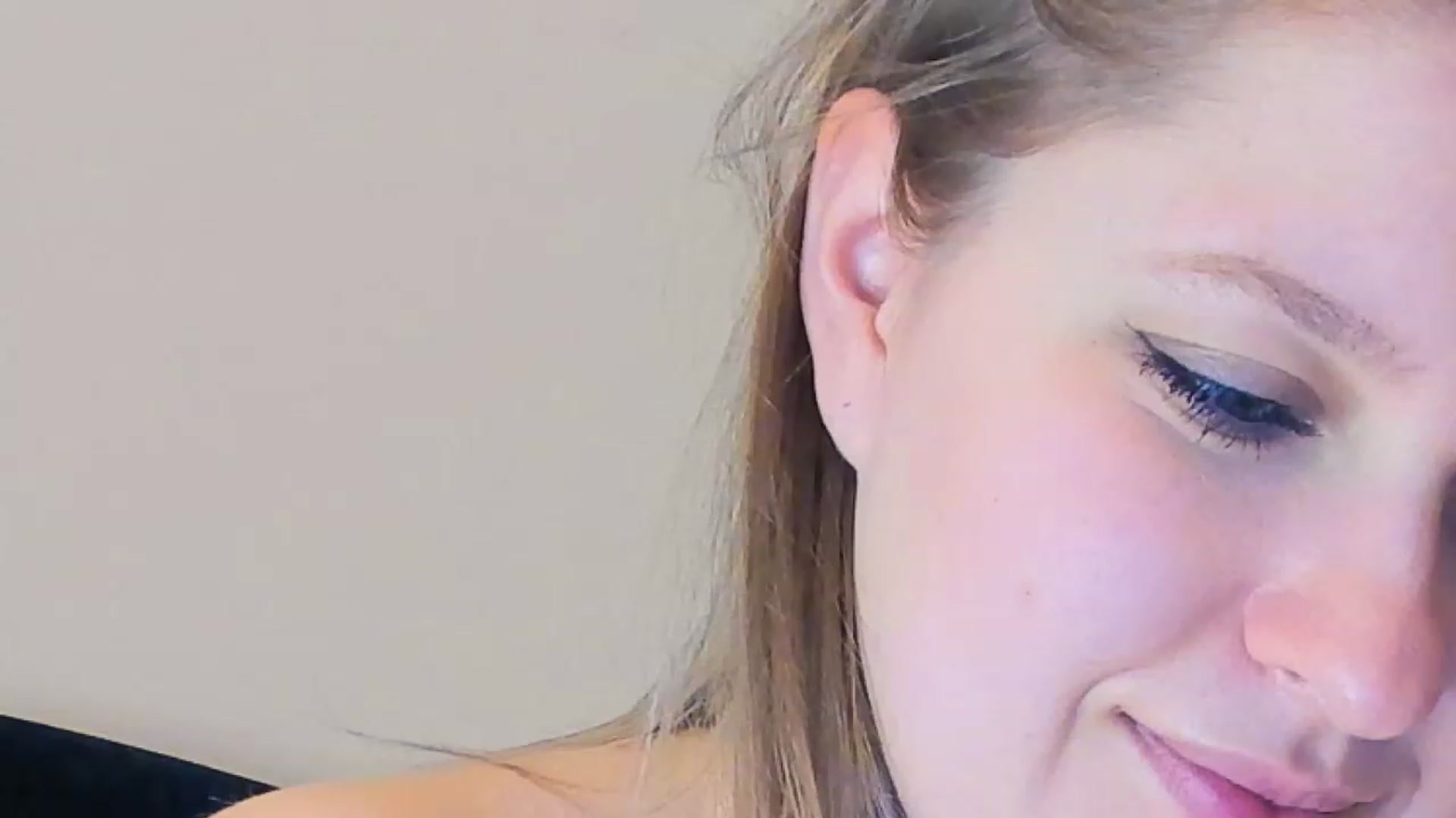Gallery image thumbnail from SensualAdict's myfreecams stream on, 03/11/2023, 19:04 image 17 of 20