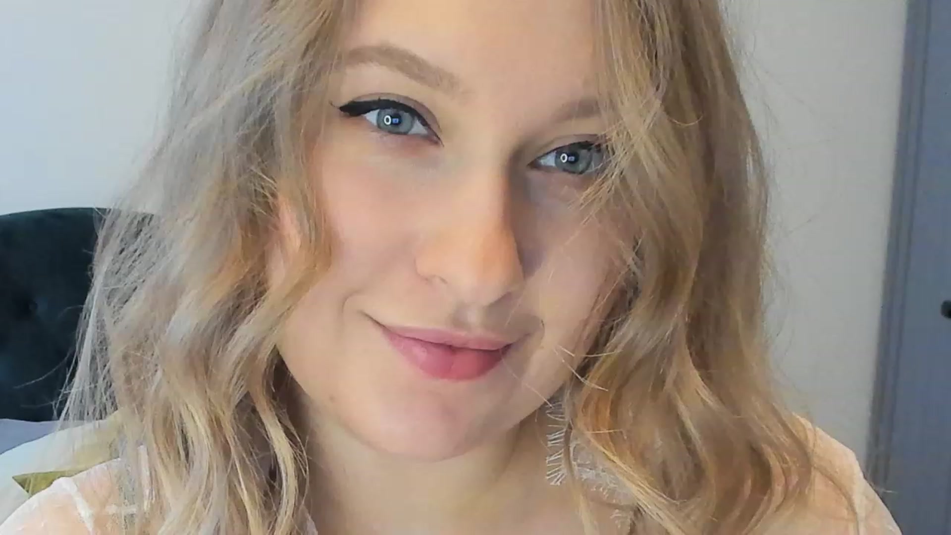 Gallery image thumbnail from SensualAdict's myfreecams stream on, 03/12/2023, 15:40 image 6 of 20