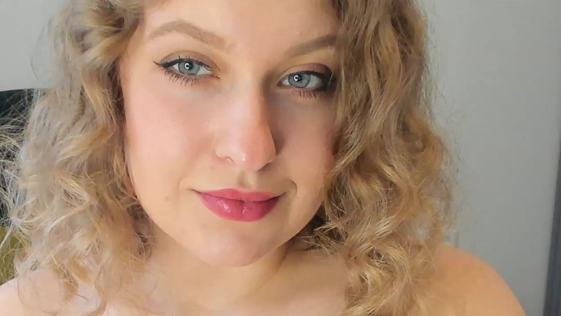 Gallery image thumbnail from SensualAdict's myfreecams stream on, 03/18/2023, 14:40 image 16 of 20