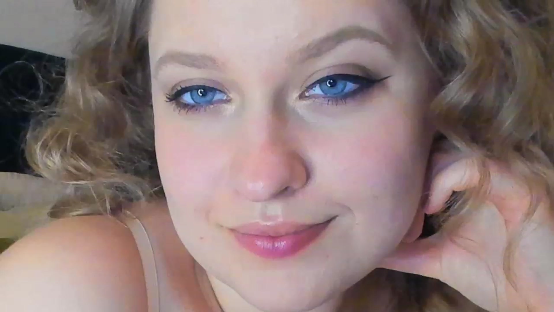 Gallery image thumbnail from SensualAdict's myfreecams stream on, 03/19/2023, 17:59 image 7 of 20