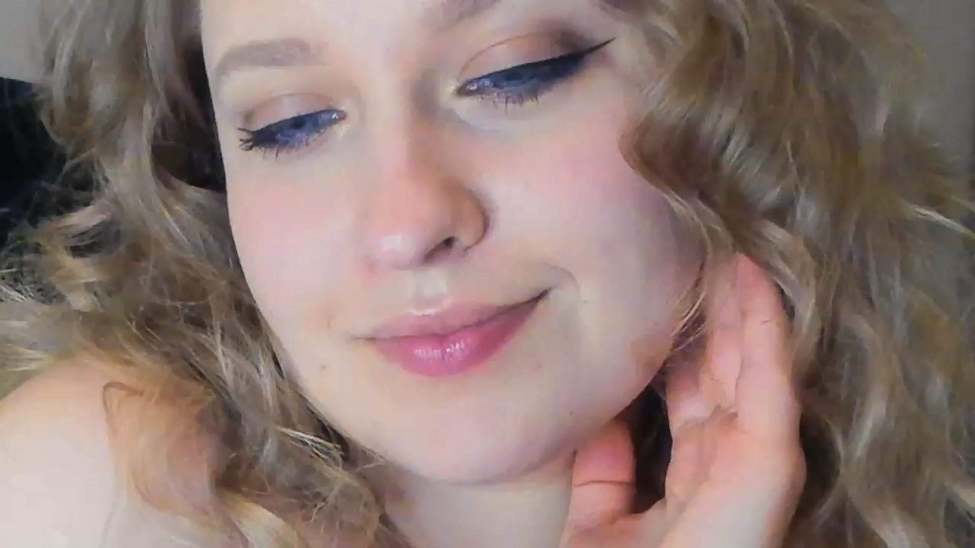 Gallery image thumbnail from SensualAdict's myfreecams stream on, 03/19/2023, 17:59 image 10 of 20