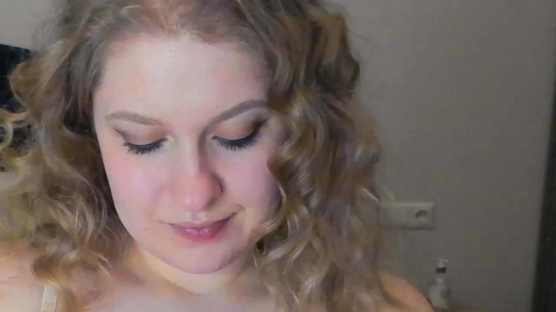 Gallery image thumbnail from SensualAdict's myfreecams stream on, 03/19/2023, 17:59 image 9 of 20