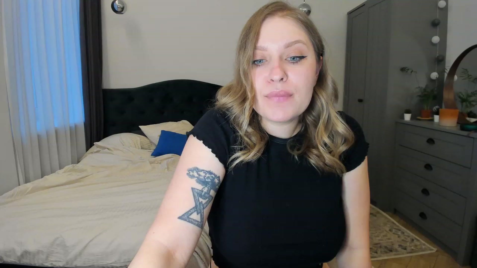 Gallery image thumbnail from SensualAdict's myfreecams stream on, 03/22/2023, 16:34 image 8 of 20