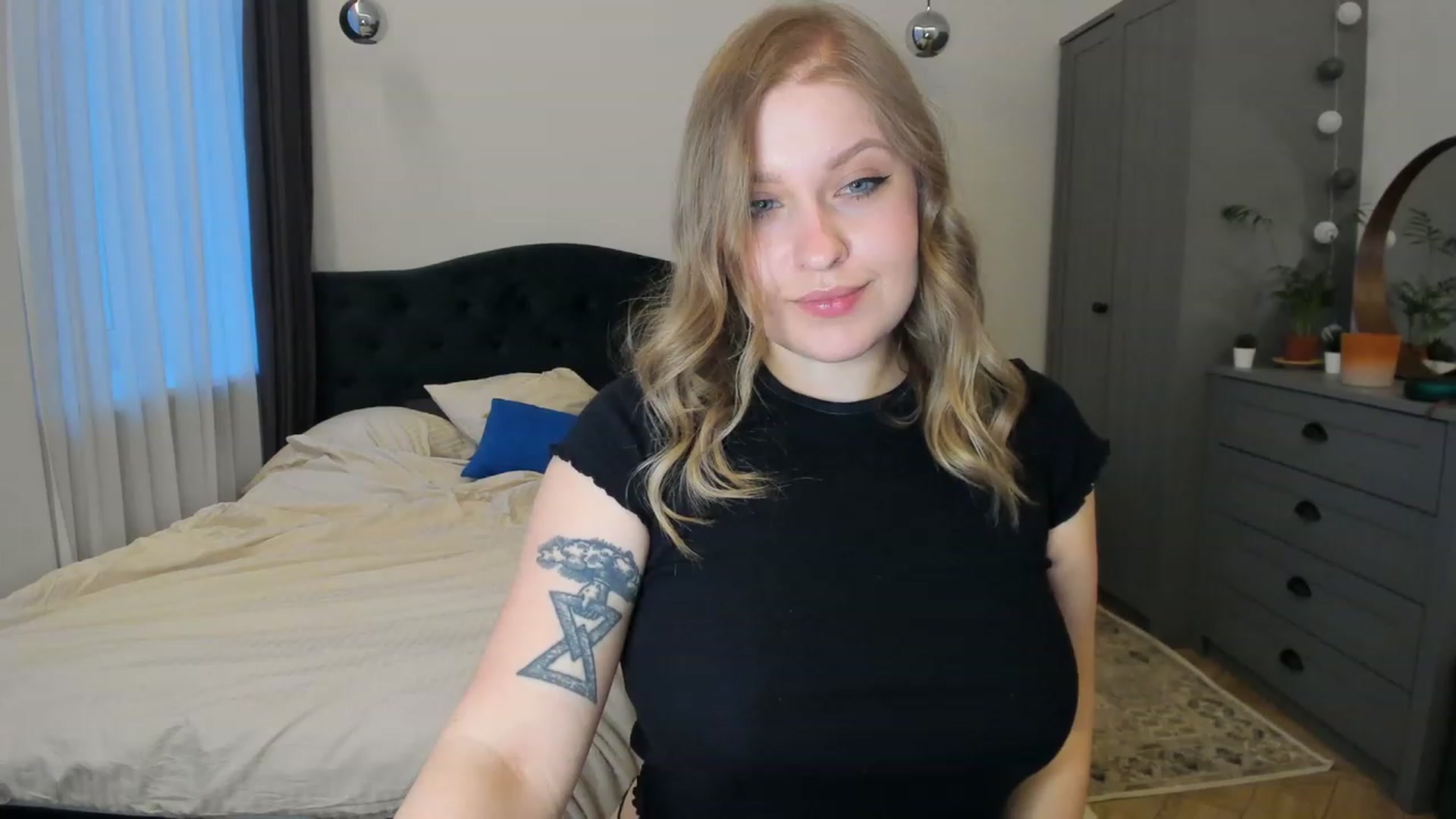 Gallery image thumbnail from SensualAdict's myfreecams stream on, 03/22/2023, 16:34 image 6 of 20