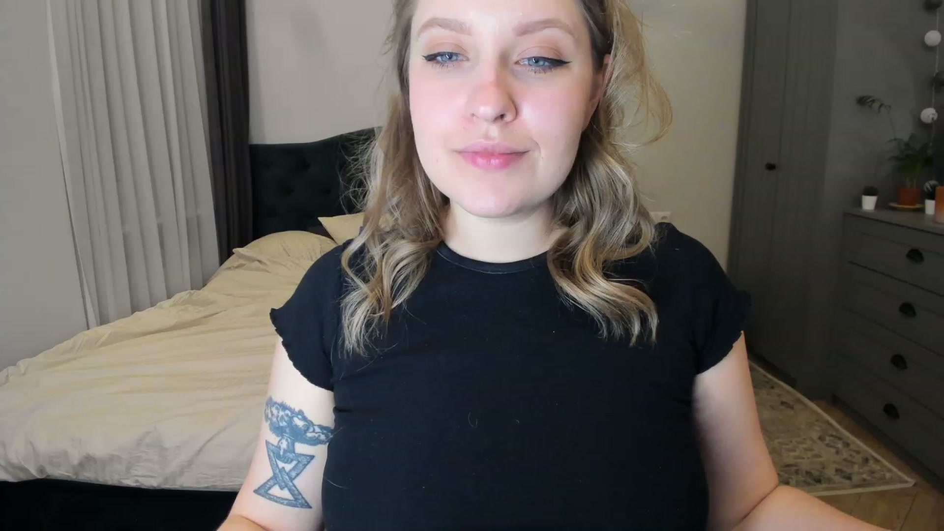 Gallery image thumbnail from SensualAdict's myfreecams stream on, 03/22/2023, 17:55 image 18 of 20