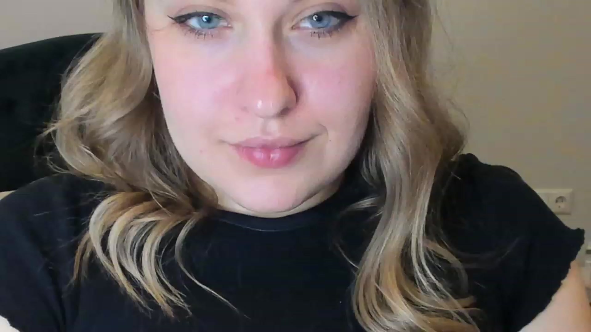 Gallery image thumbnail from SensualAdict's myfreecams stream on, 03/22/2023, 17:55 image 13 of 20