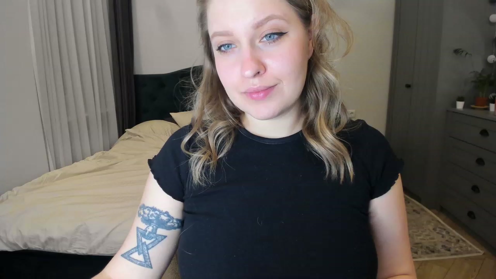 Gallery image thumbnail from SensualAdict's myfreecams stream on, 03/22/2023, 17:55 image 17 of 20