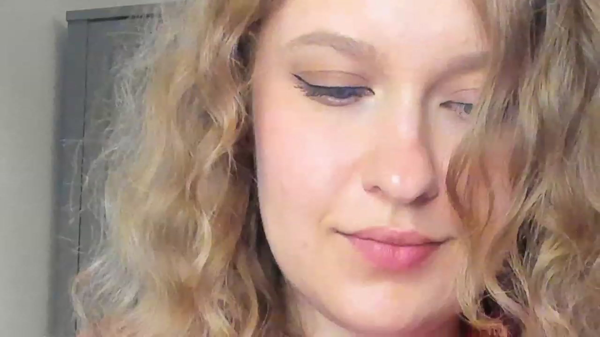 Gallery image thumbnail from SensualAdict's myfreecams stream on, 03/25/2023, 18:38 image 4 of 20