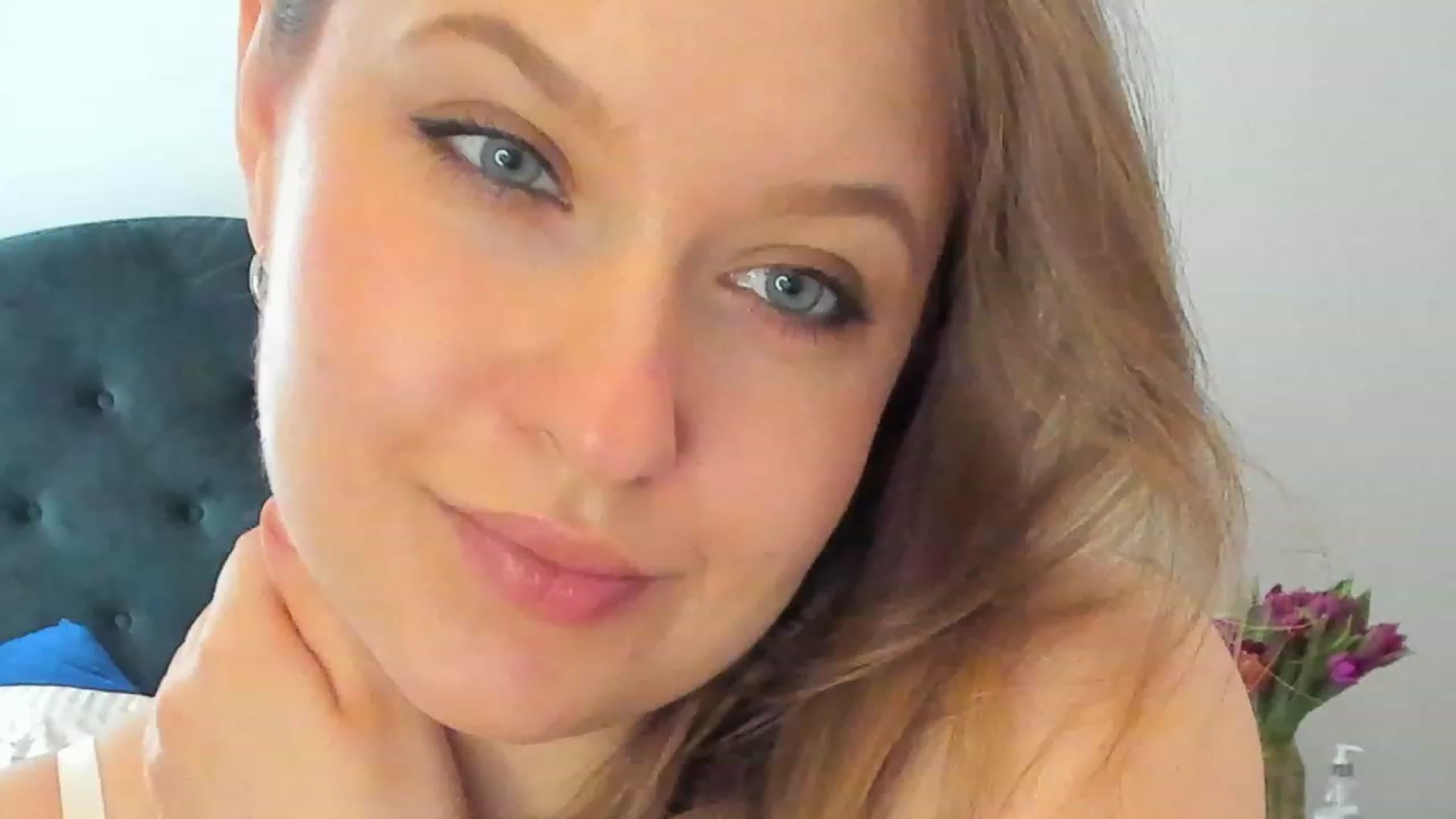 Gallery image thumbnail from SensualAdict's myfreecams stream on, 03/27/2023, 11:14 image 11 of 20