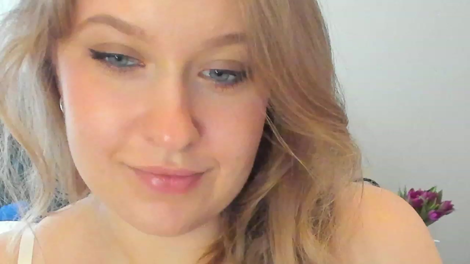 Gallery image thumbnail from SensualAdict's myfreecams stream on, 03/27/2023, 11:14 image 12 of 20