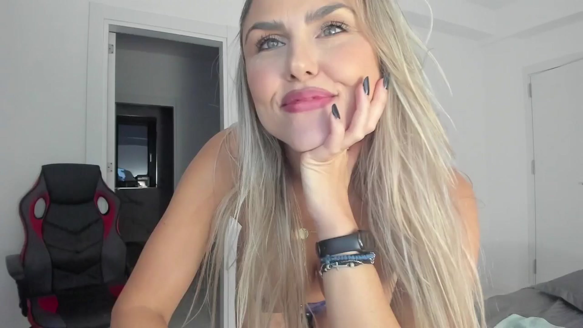 Gallery image thumbnail from SensualBarbie's myfreecams stream on, 11/25/2024, 15:27 image 17 of 20