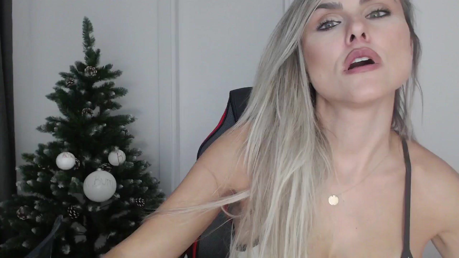 Gallery image thumbnail from SensualBarbie's myfreecams stream on, 12/06/2024, 21:43 image 19 of 20