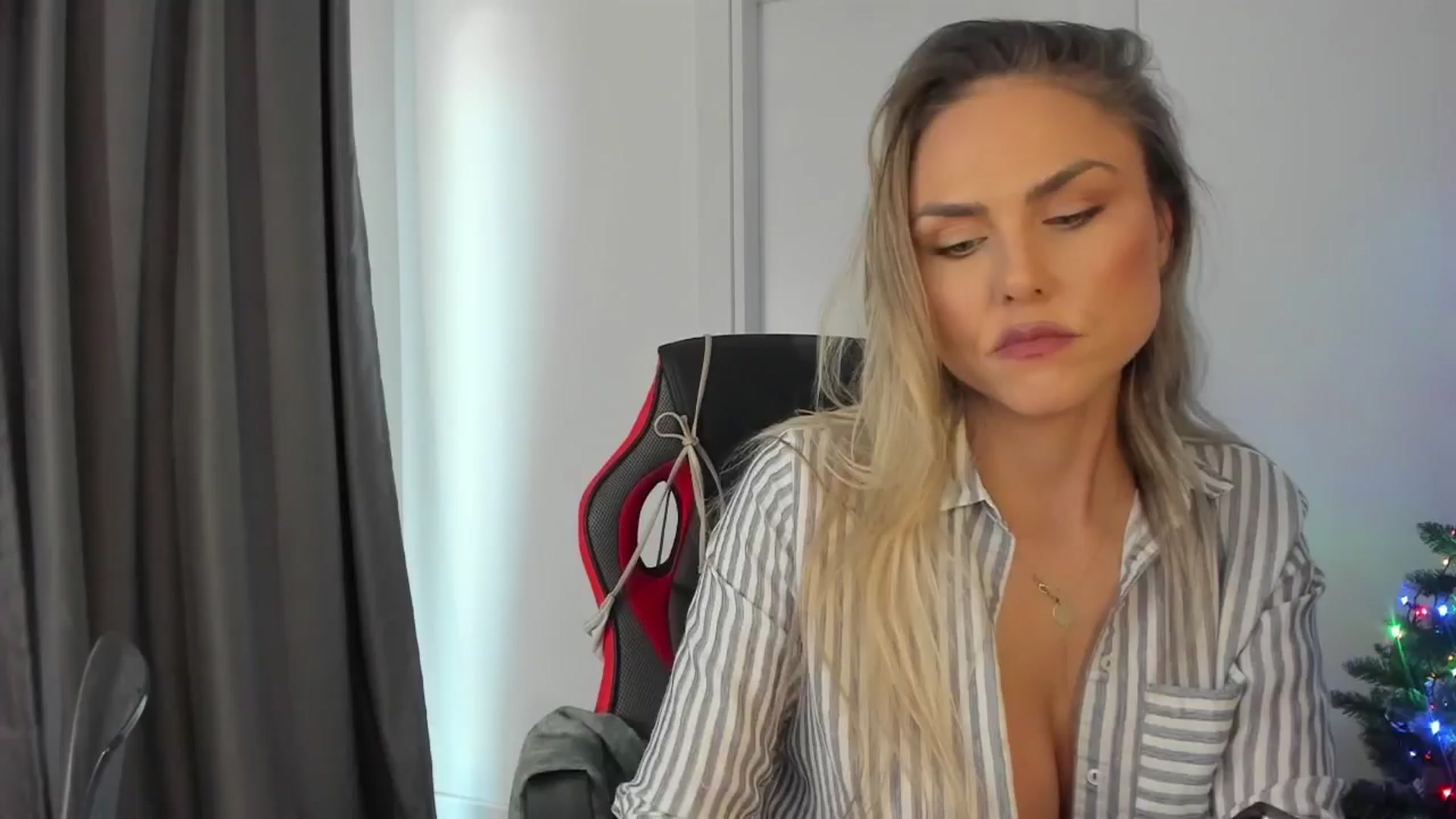 Gallery image thumbnail from SensualBarbie's myfreecams stream on, 12/18/2024, 15:21 image 1 of 20