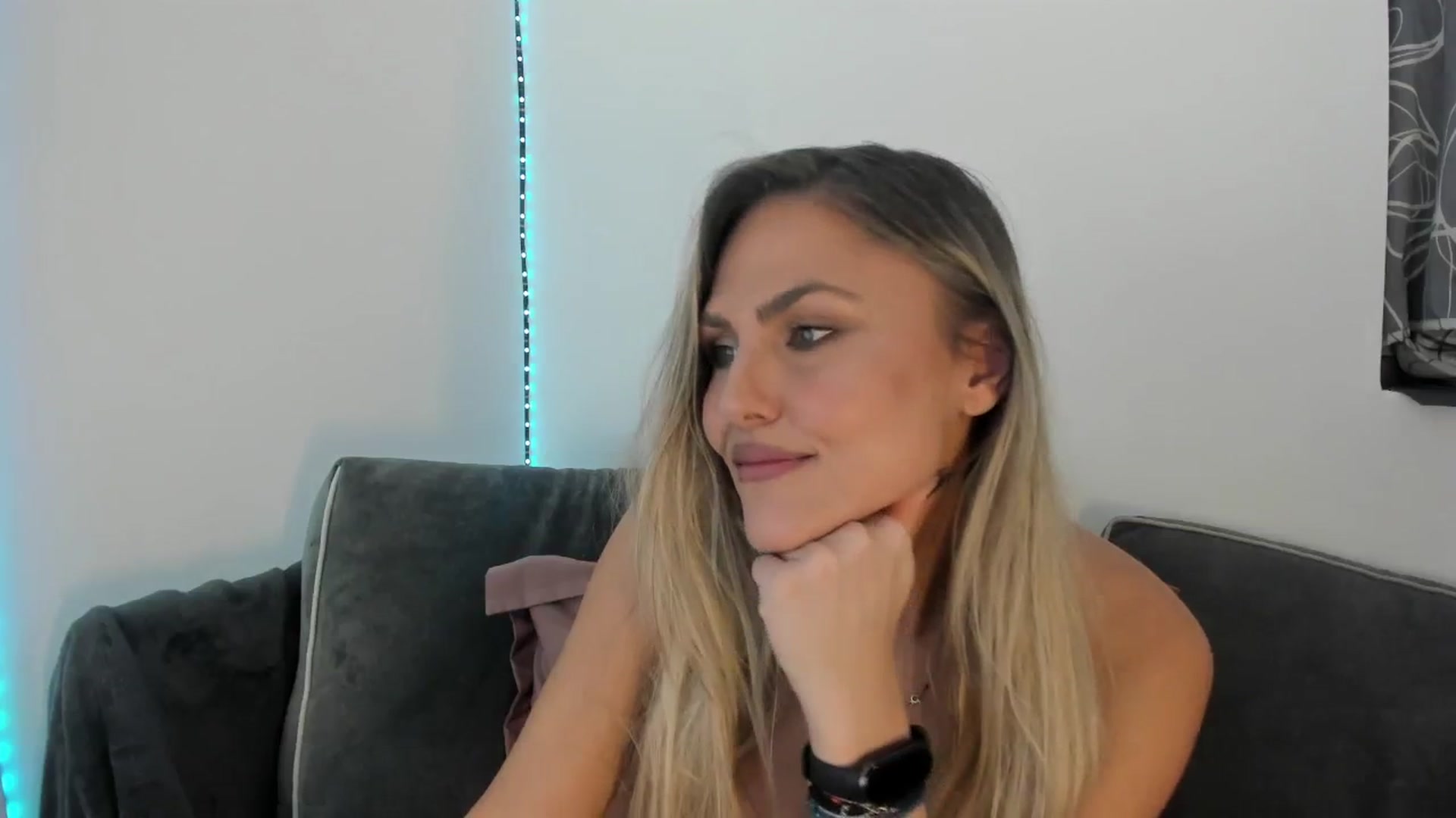 Gallery image thumbnail from SensualBarbie's myfreecams stream on, 01/09/2025, 14:35 image 9 of 20