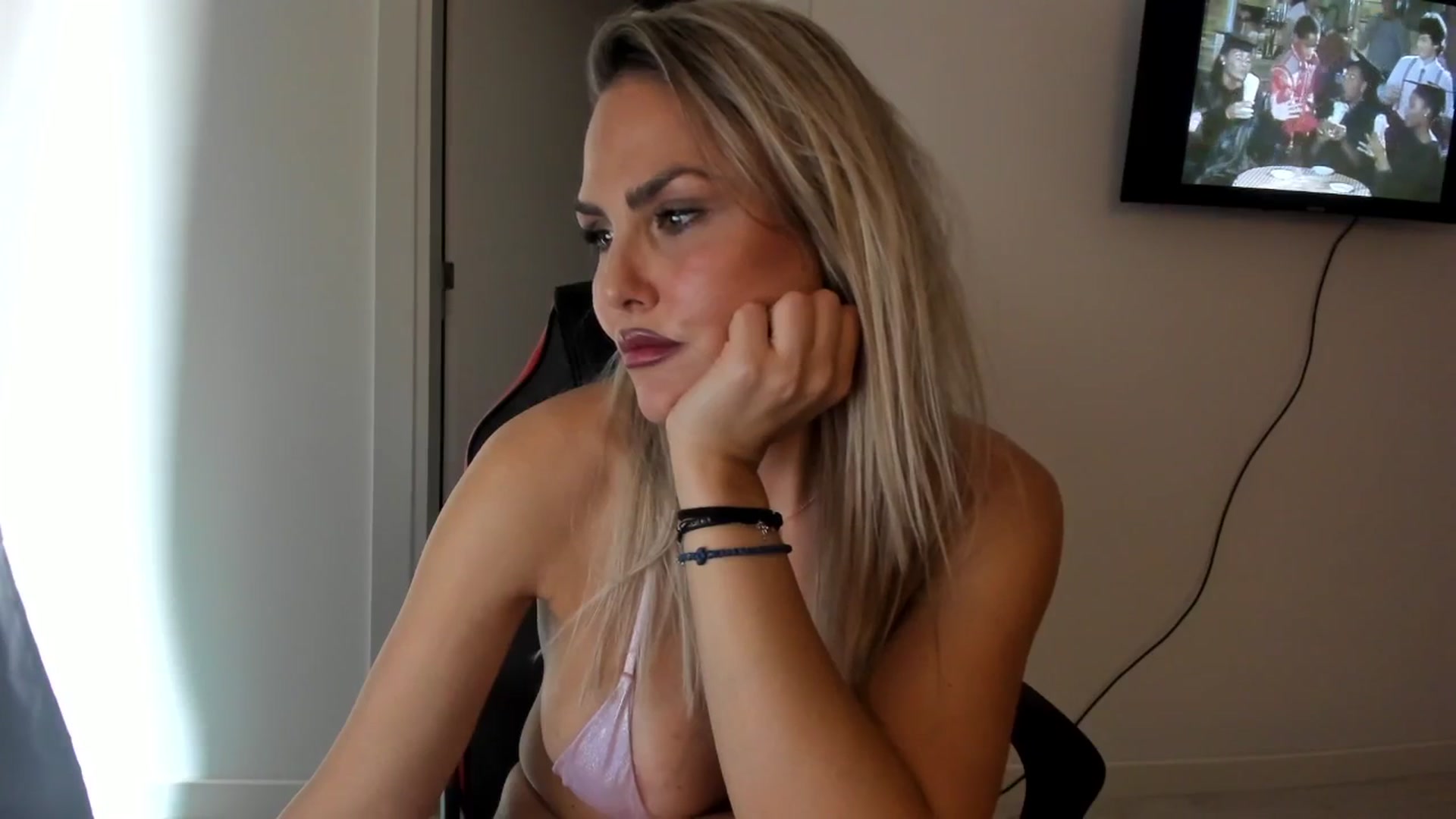 Gallery image thumbnail from SensualBarbie's myfreecams stream on, 03/26/2025, 14:40 image 5 of 20