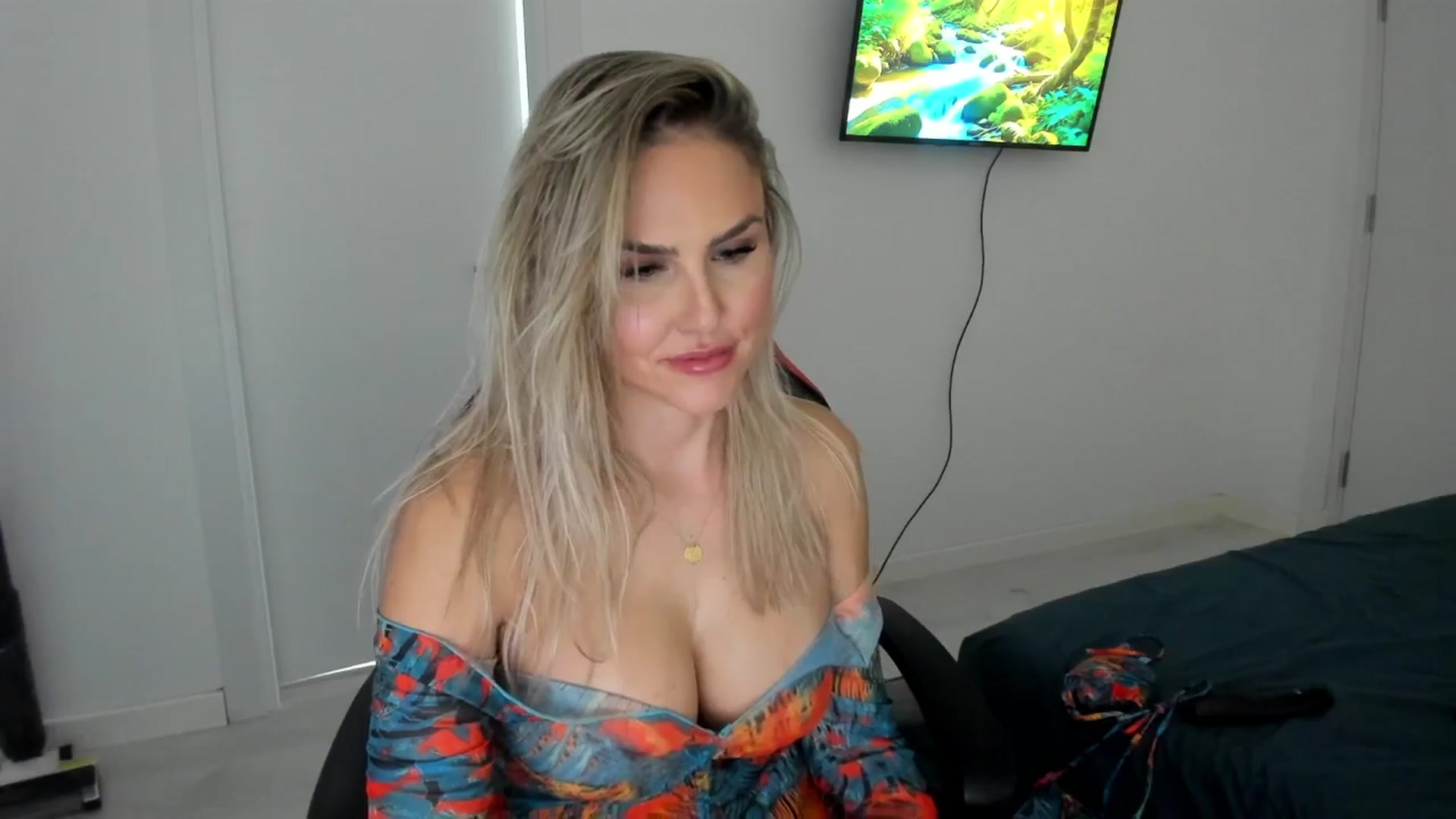 Gallery image thumbnail from SensualBarbie's myfreecams stream on, 04/03/2025, 13:32 image 10 of 20