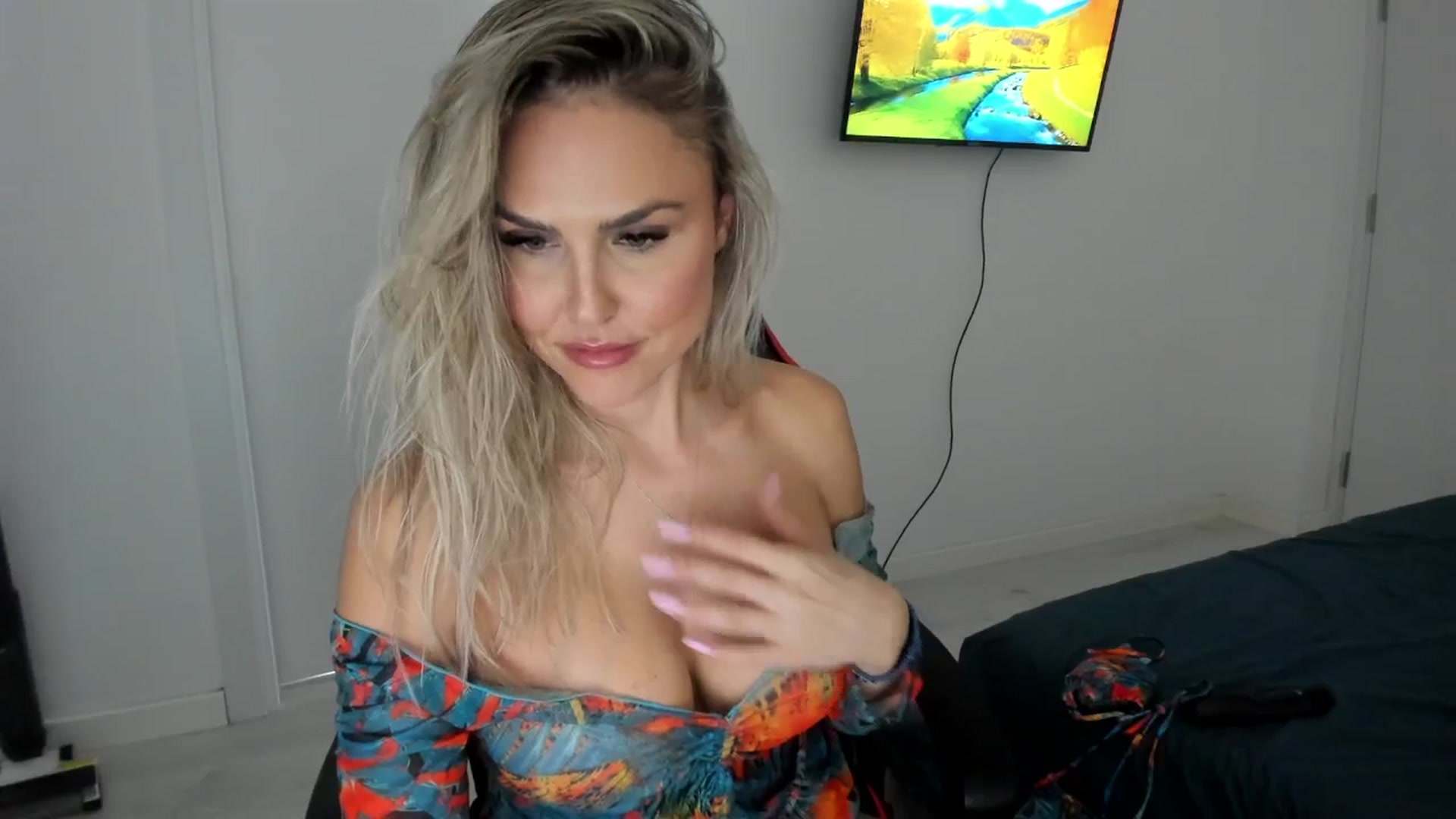 Gallery image thumbnail from SensualBarbie's myfreecams stream on, 04/03/2025, 13:32 image 9 of 20