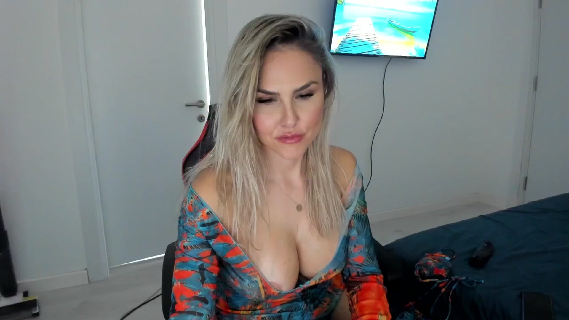 Gallery image thumbnail from SensualBarbie's myfreecams stream on, 04/03/2025, 13:32 image 12 of 20