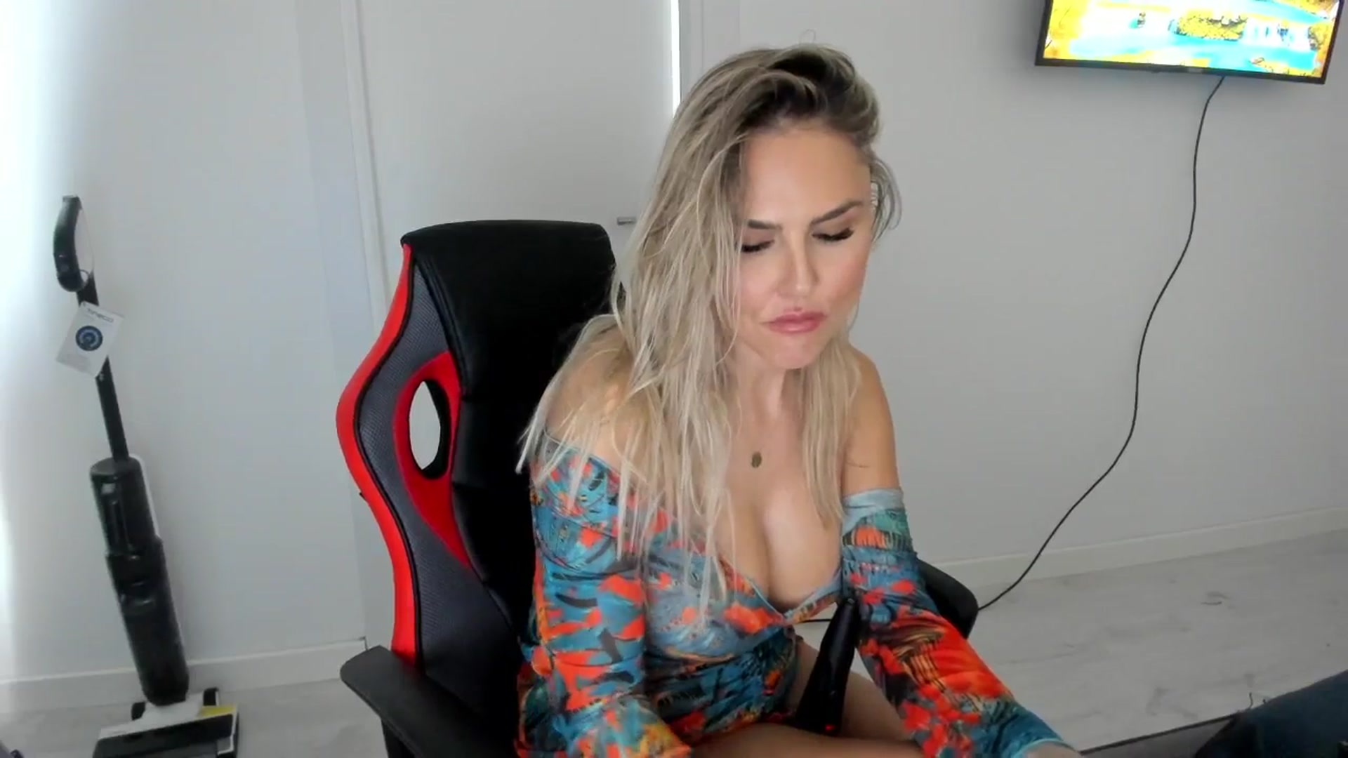 Gallery image thumbnail from SensualBarbie's myfreecams stream on, 04/03/2025, 14:26 image 4 of 20