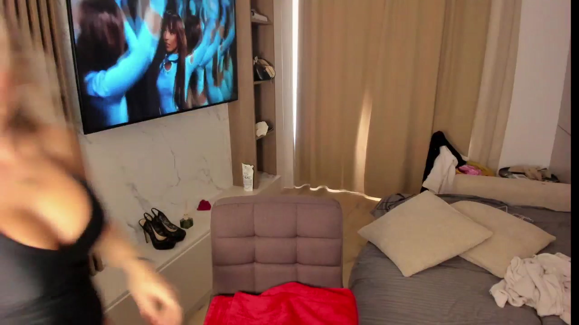Gallery image thumbnail from SensualBarbie's myfreecams stream on, 10/20/2025, 12:14 image 10 of 20