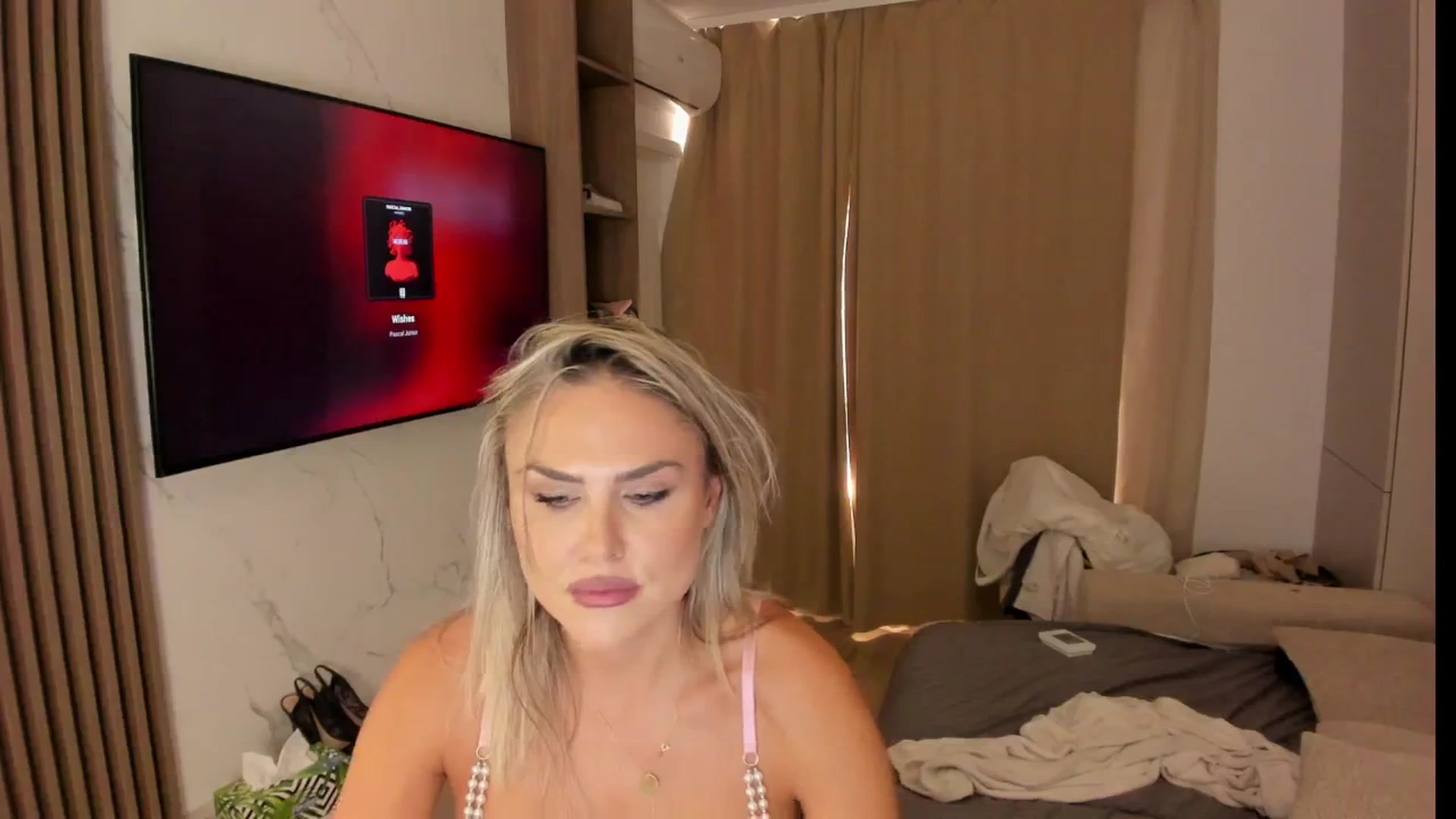 Gallery image thumbnail from SensualBarbie's myfreecams stream on, 10/27/2025, 14:43 image 16 of 20
