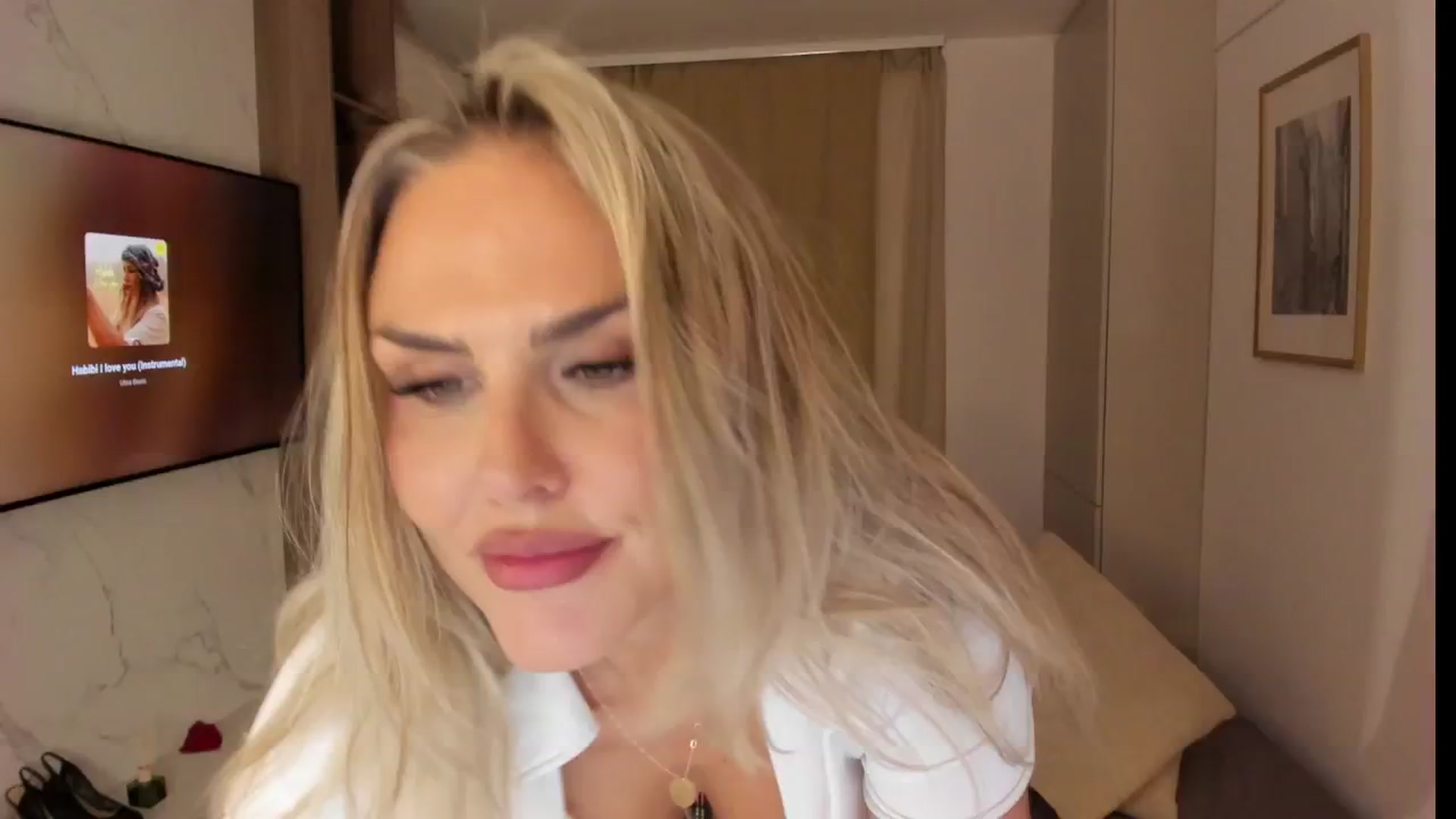 Gallery image thumbnail from SensualBarbie's myfreecams stream on, 10/28/2025, 21:56 image 14 of 20