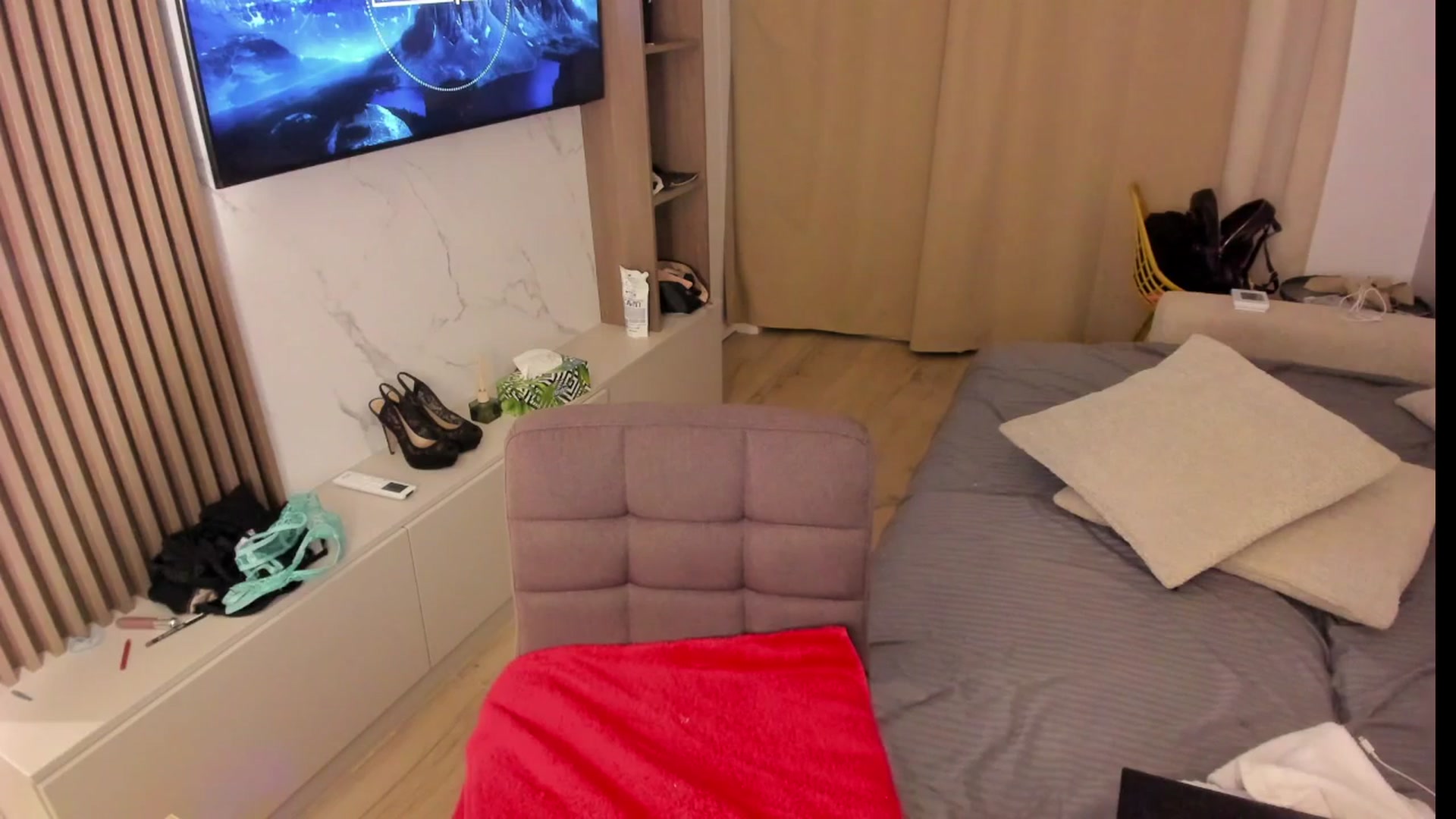 Gallery image thumbnail from SensualBarbie's myfreecams stream on, 10/31/2025, 16:44 image 13 of 20