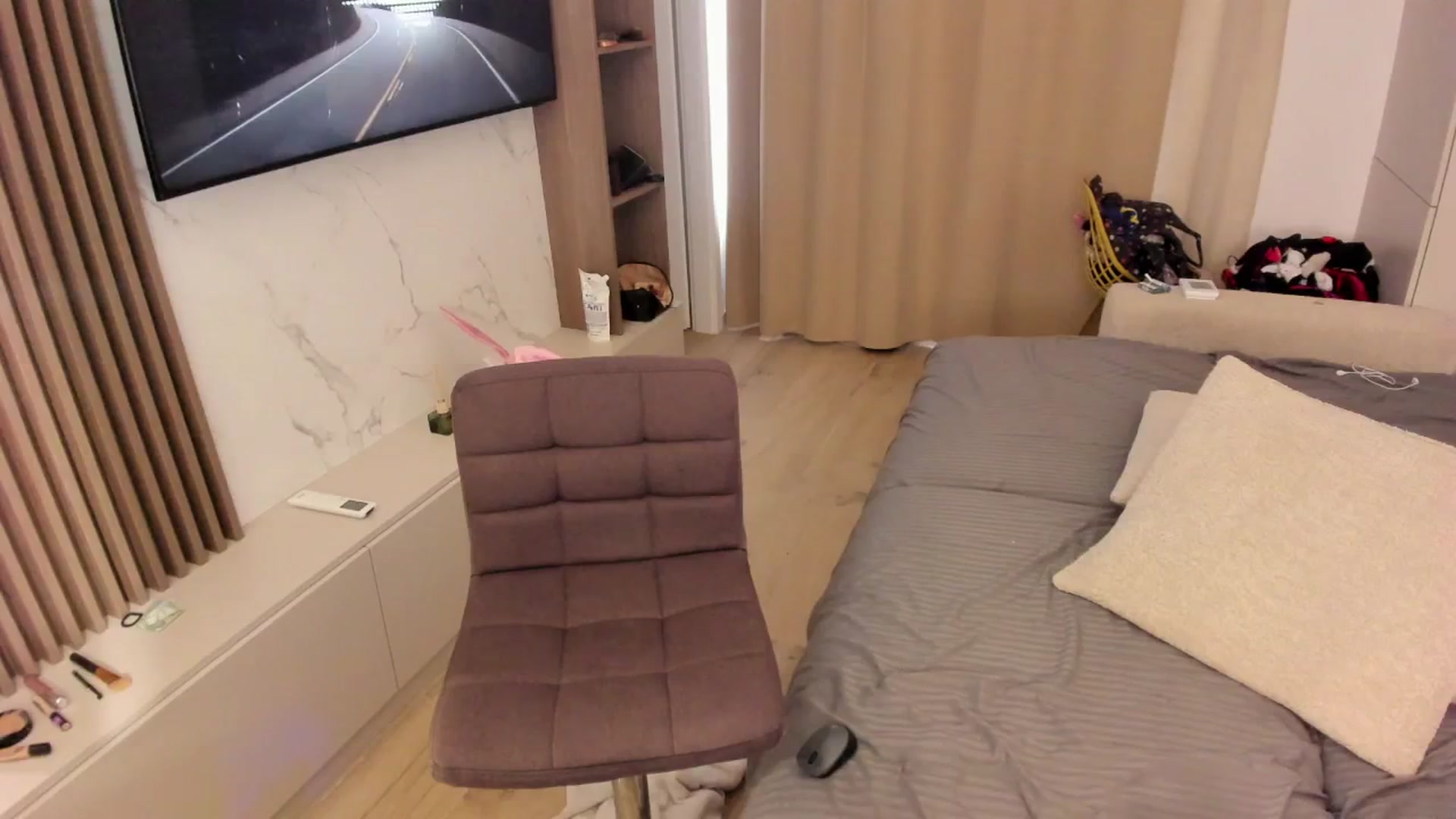 Gallery image thumbnail from SensualBarbie's myfreecams stream on, 11/06/2025, 08:53 image 12 of 20