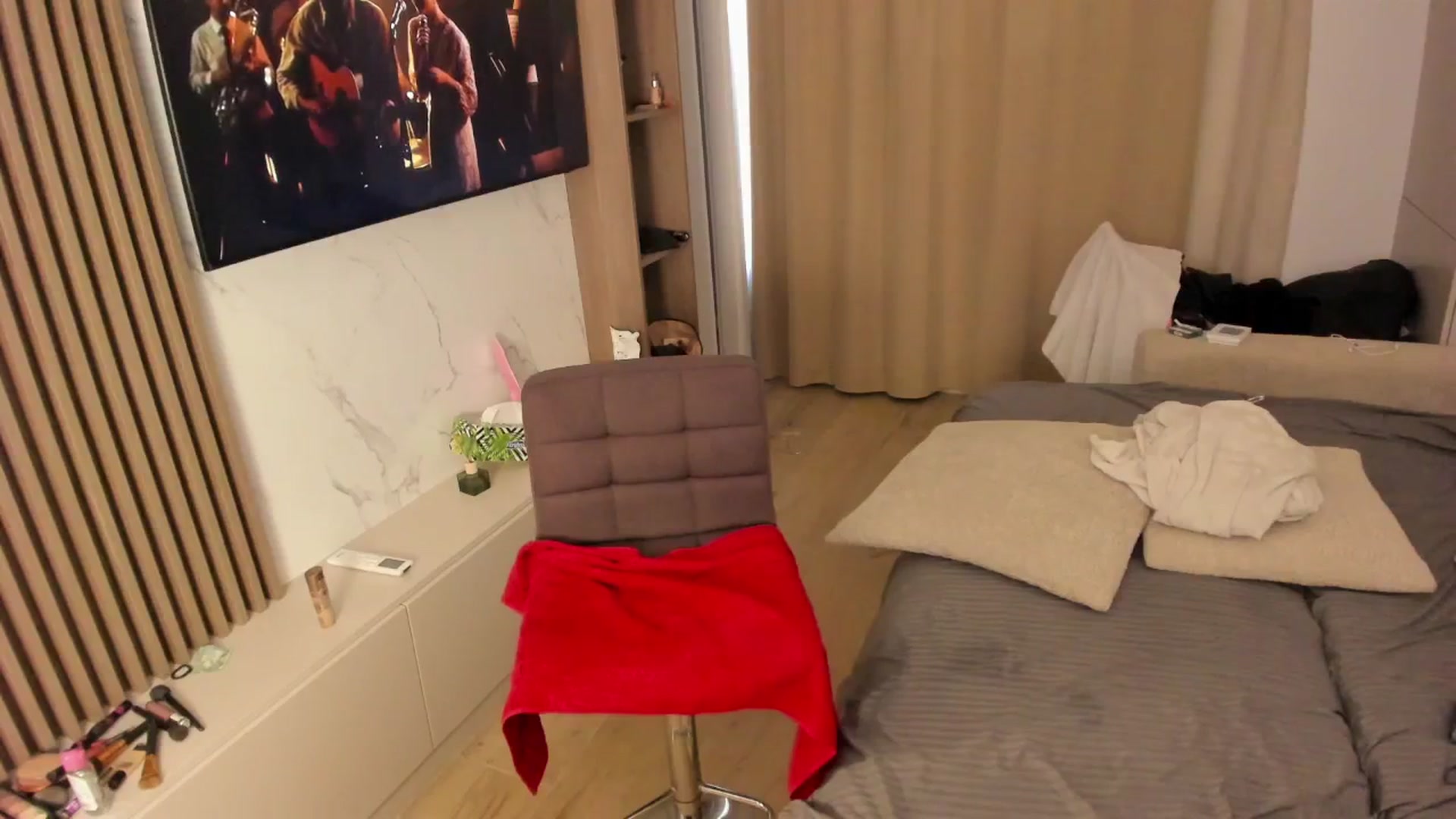 Gallery image thumbnail from SensualBarbie's myfreecams stream on, 11/12/2025, 15:37 image 4 of 20