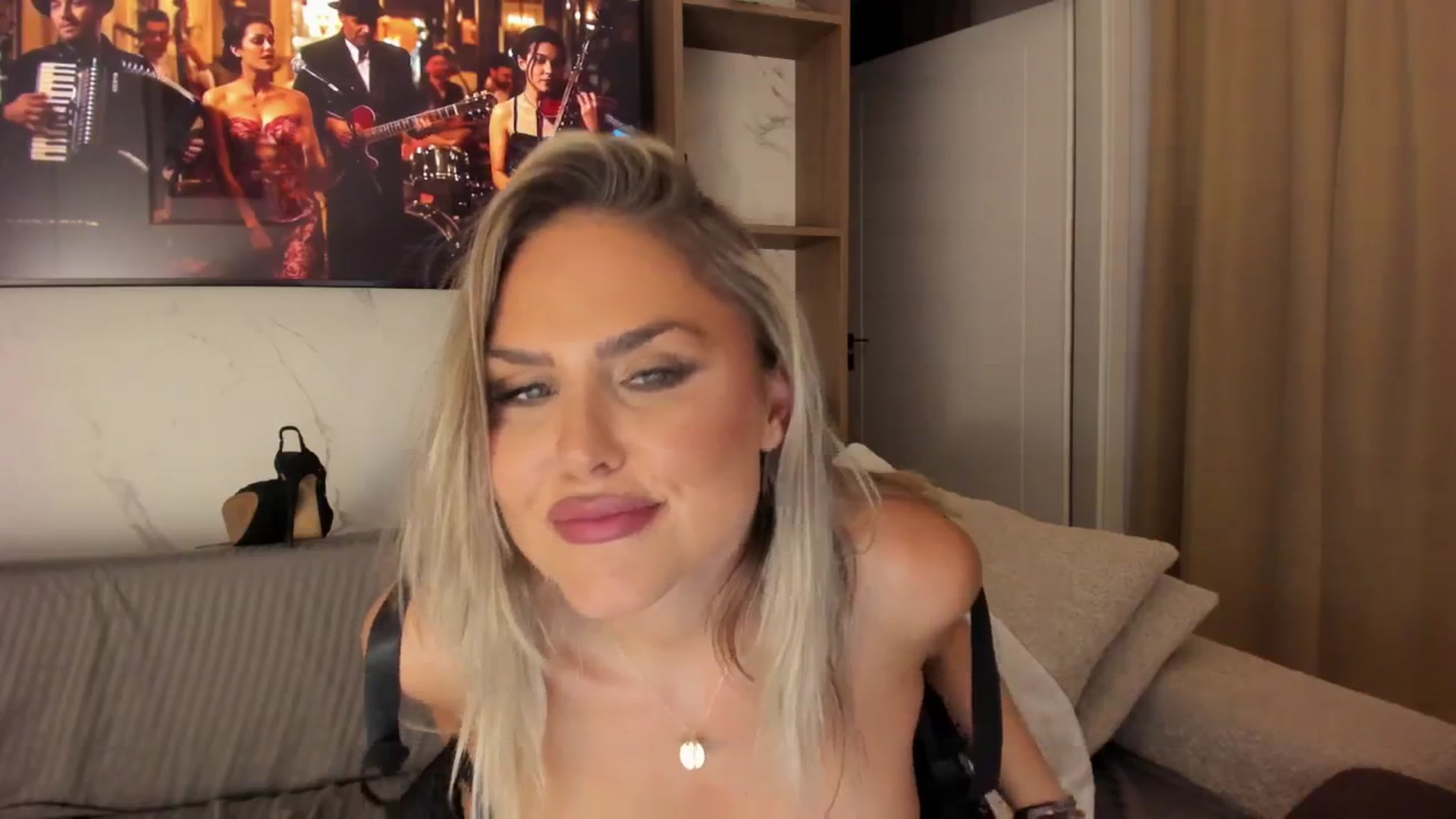 Gallery image thumbnail from SensualBarbie's myfreecams stream on, 12/03/2025, 16:20 image 15 of 20