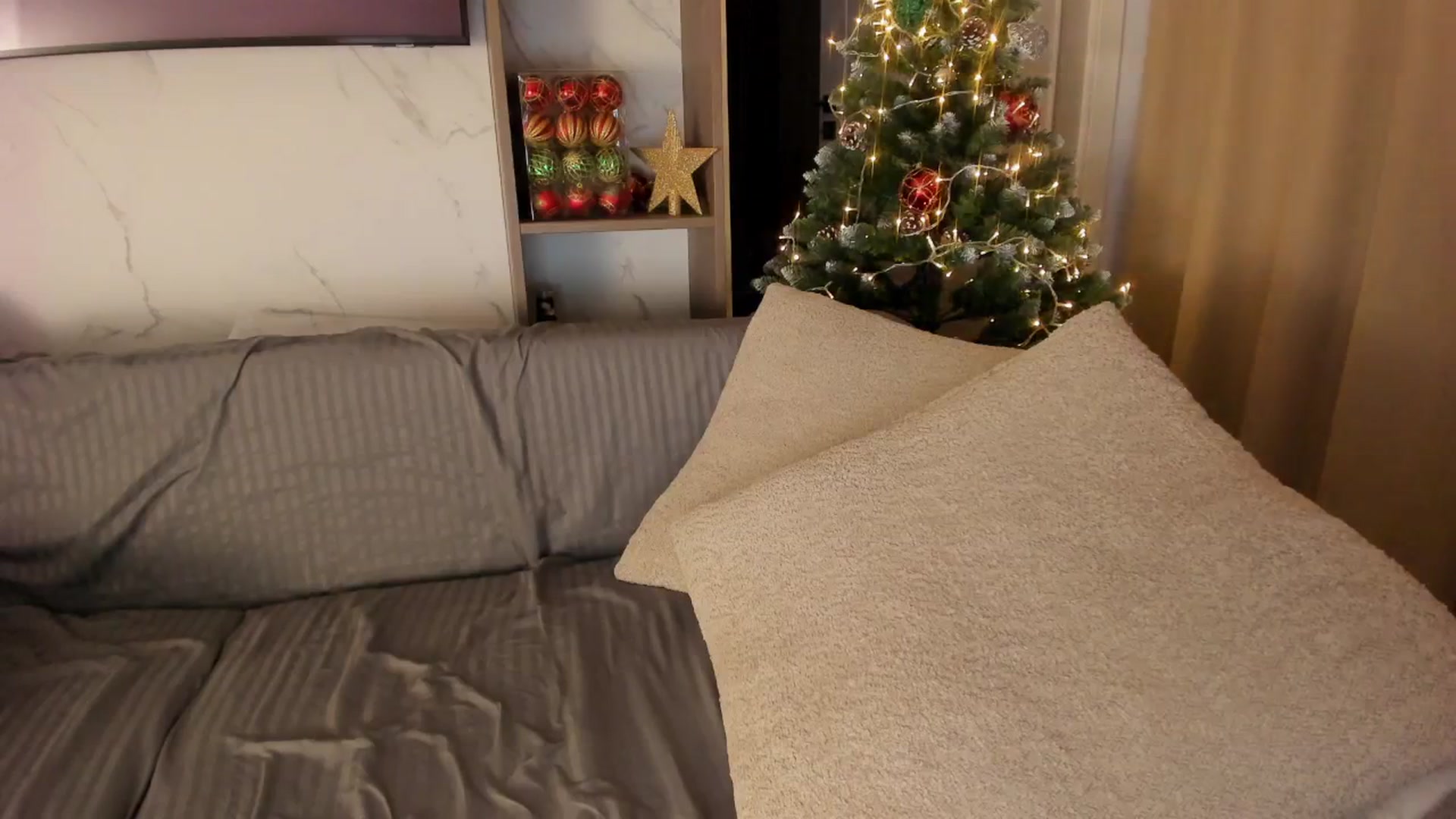 Gallery image thumbnail from SensualBarbie's myfreecams stream on, 12/16/2025, 15:04 image 20 of 20