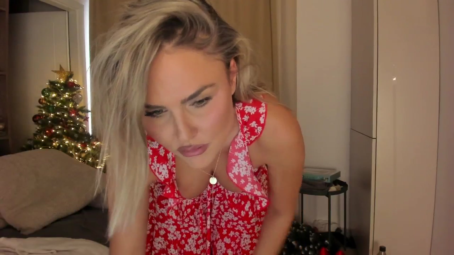 Gallery image thumbnail from SensualBarbie's myfreecams stream on, 01/06/2026, 12:23 image 18 of 20