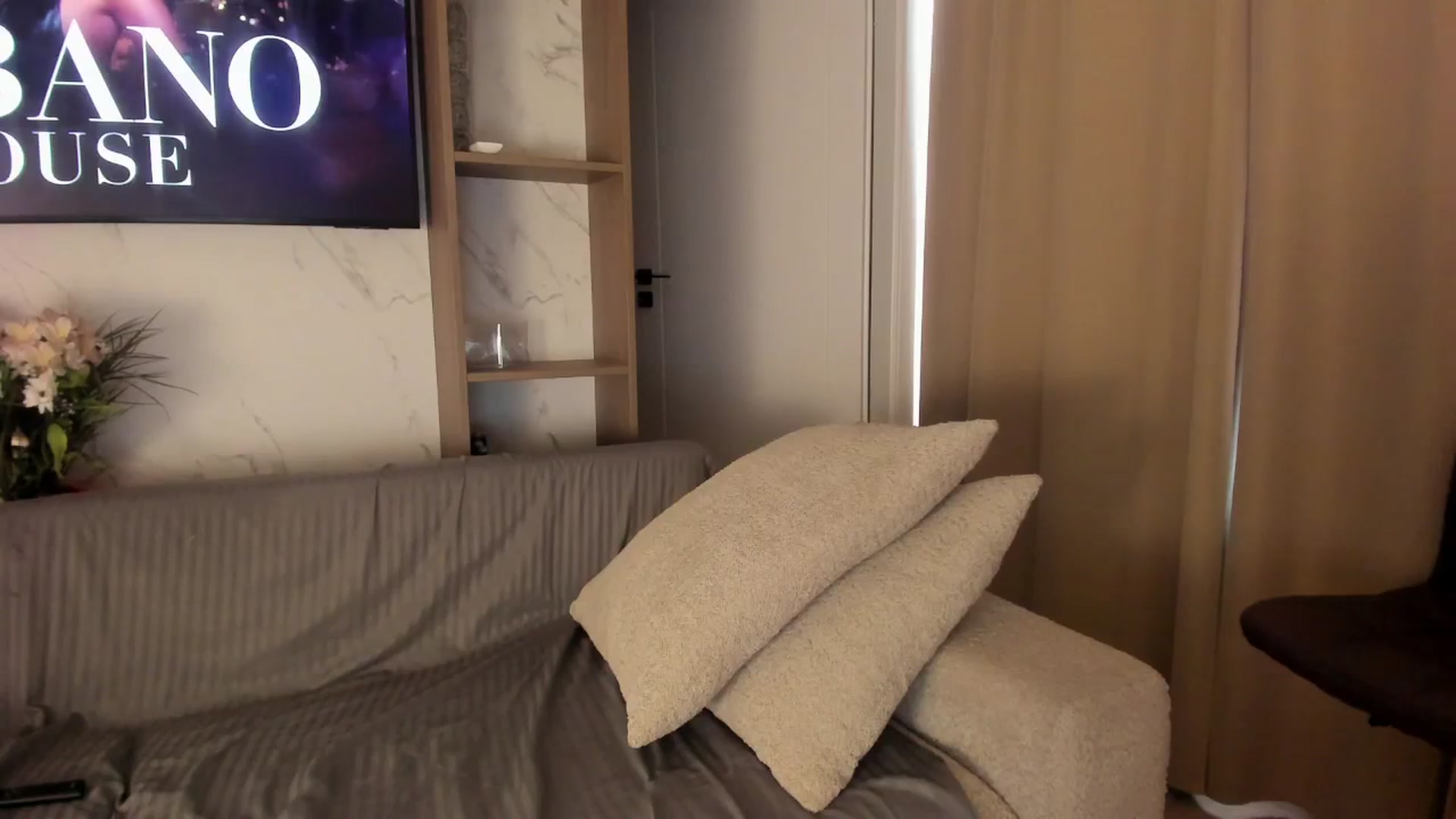 Gallery image thumbnail from SensualBarbie's myfreecams stream on, 01/16/2026, 13:21 image 16 of 20