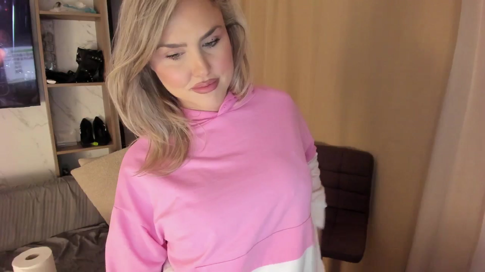 Gallery image thumbnail from SensualBarbie's myfreecams stream on, 02/13/2026, 08:45 image 15 of 20