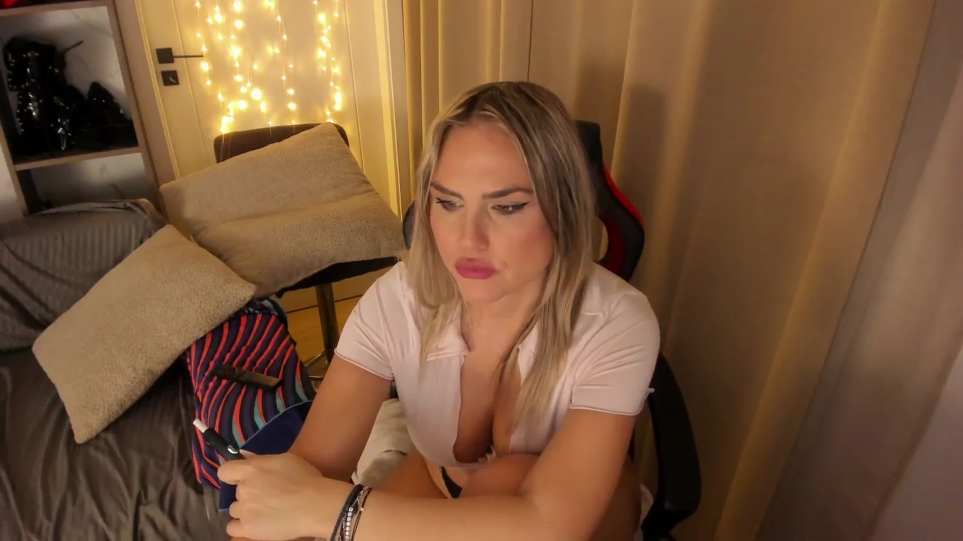 Gallery image thumbnail from SensualBarbie's myfreecams stream on, 03/07/2026, 19:43 image 20 of 20