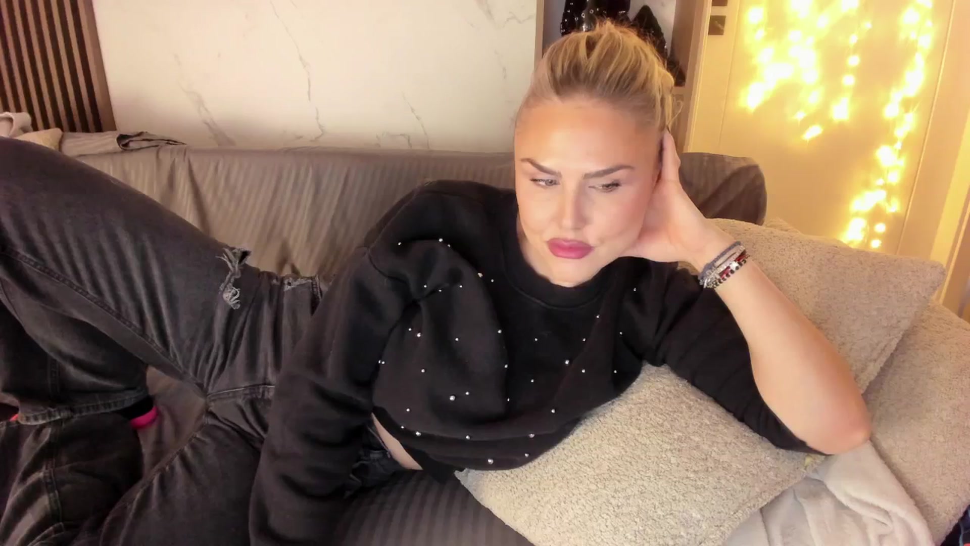 Gallery image thumbnail from SensualBarbie's myfreecams stream on, 03/25/2026, 07:32 image 9 of 20