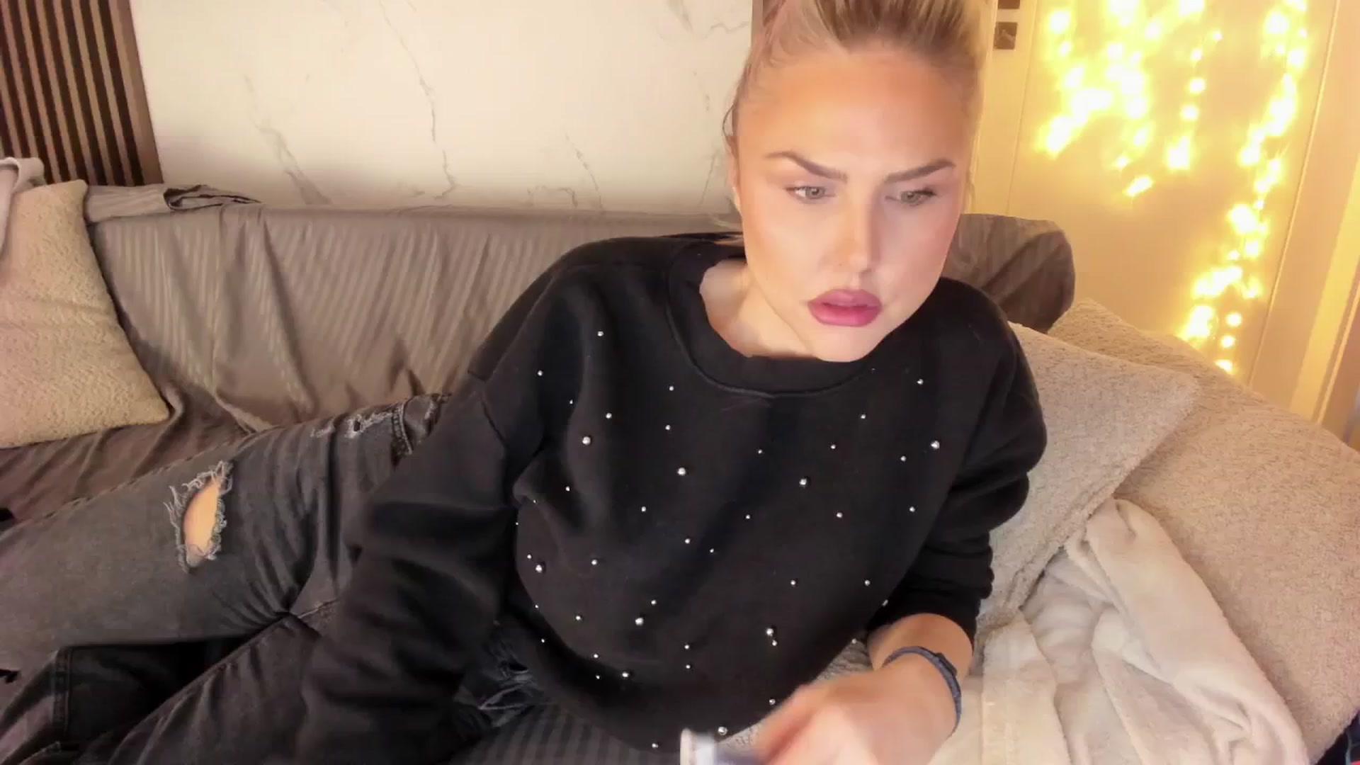 Gallery image thumbnail from SensualBarbie's myfreecams stream on, 03/25/2026, 07:32 image 1 of 20