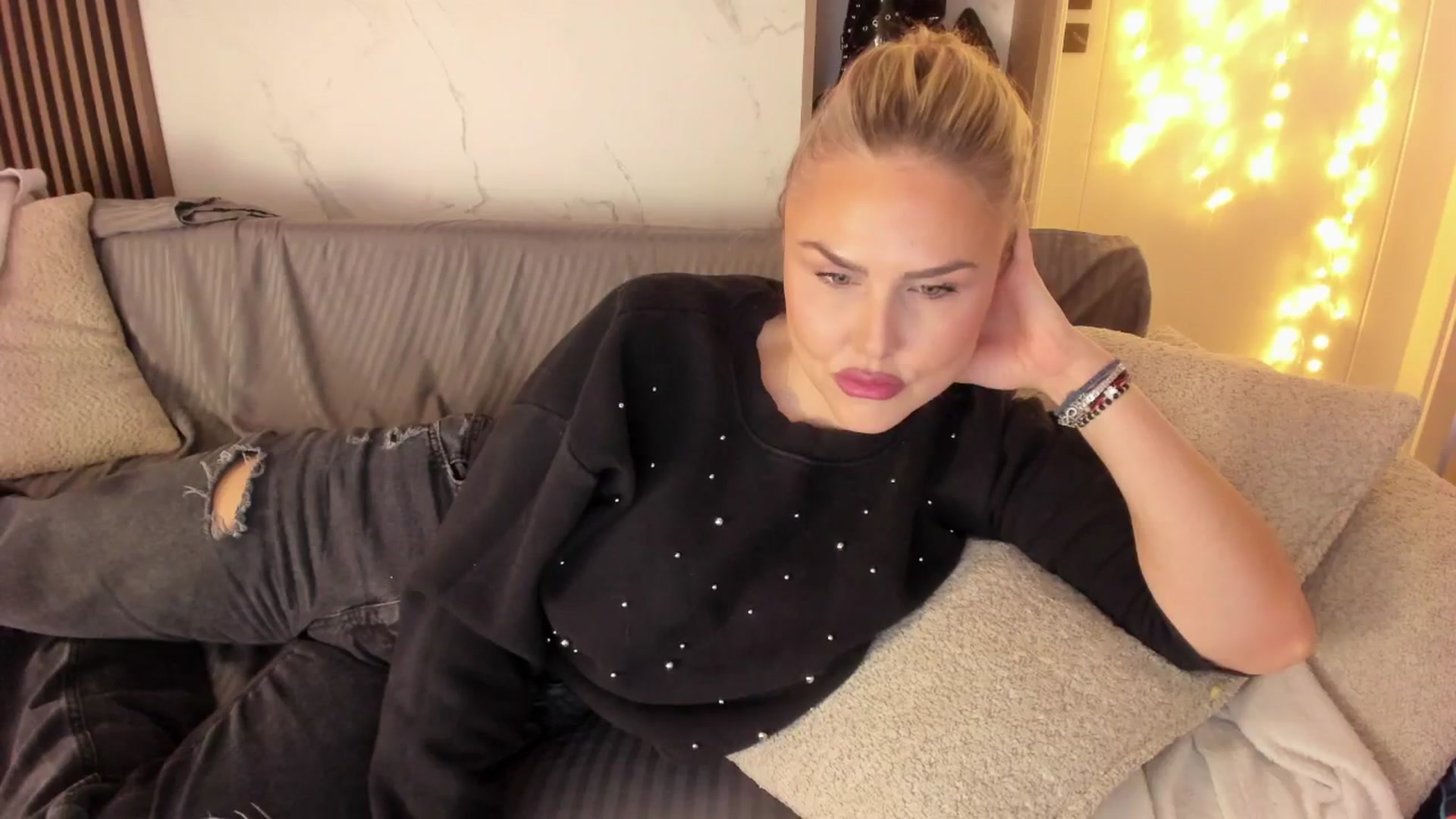 Gallery image thumbnail from SensualBarbie's myfreecams stream on, 03/25/2026, 07:32 image 8 of 20