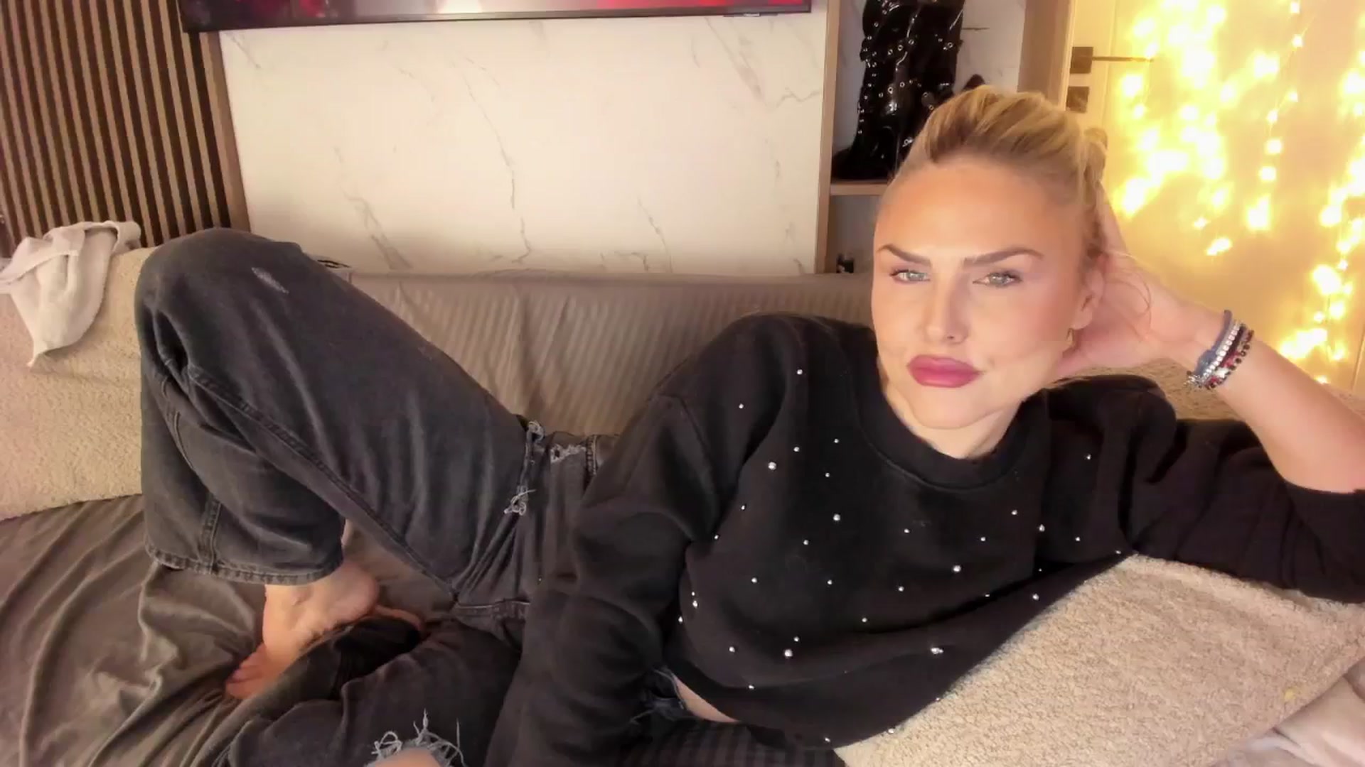 Gallery image thumbnail from SensualBarbie's myfreecams stream on, 03/25/2026, 07:32 image 16 of 20