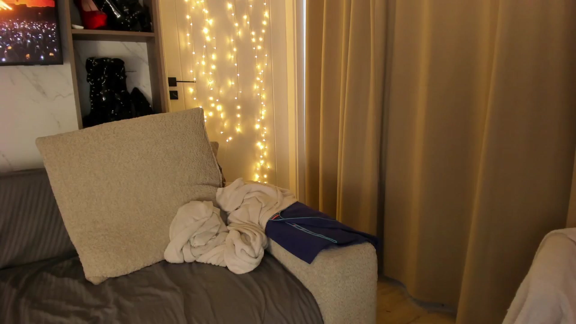 Gallery image thumbnail from SensualBarbie's myfreecams stream on, 04/02/2026, 14:10 image 17 of 20