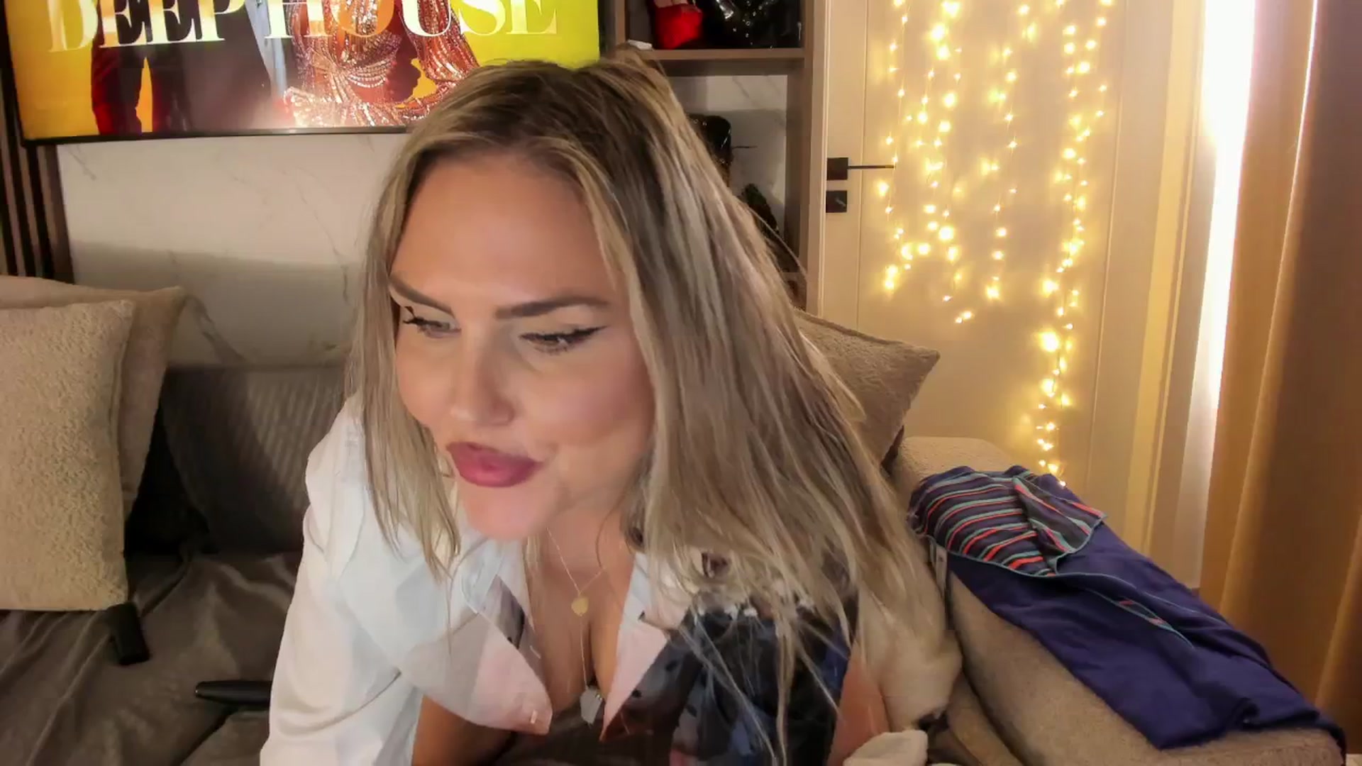 Gallery image thumbnail from SensualBarbie's myfreecams stream on, 04/06/2026, 13:00 image 15 of 20