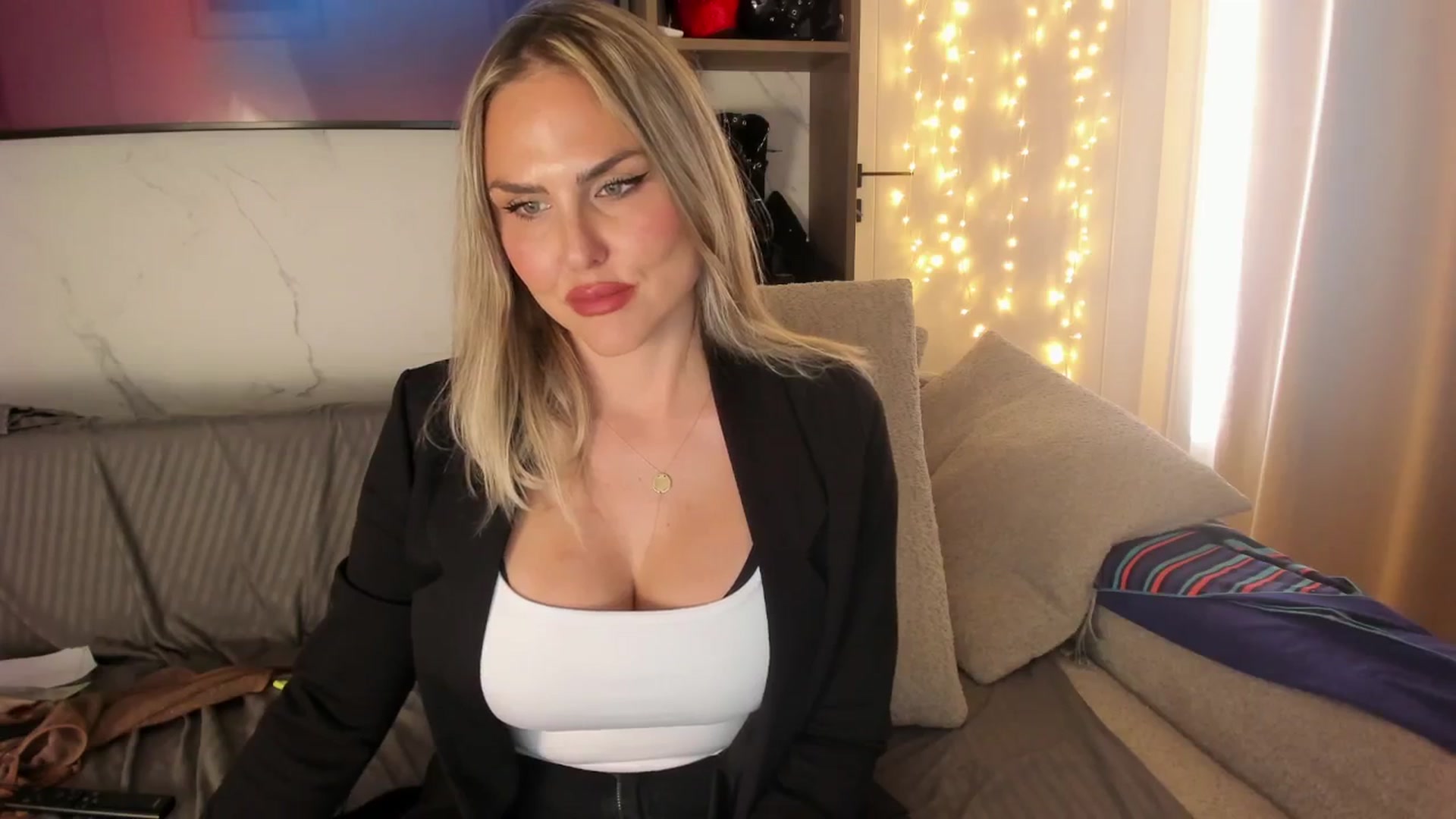 Gallery image thumbnail from SensualBarbie's myfreecams stream on, 04/15/2026, 12:36 image 10 of 20