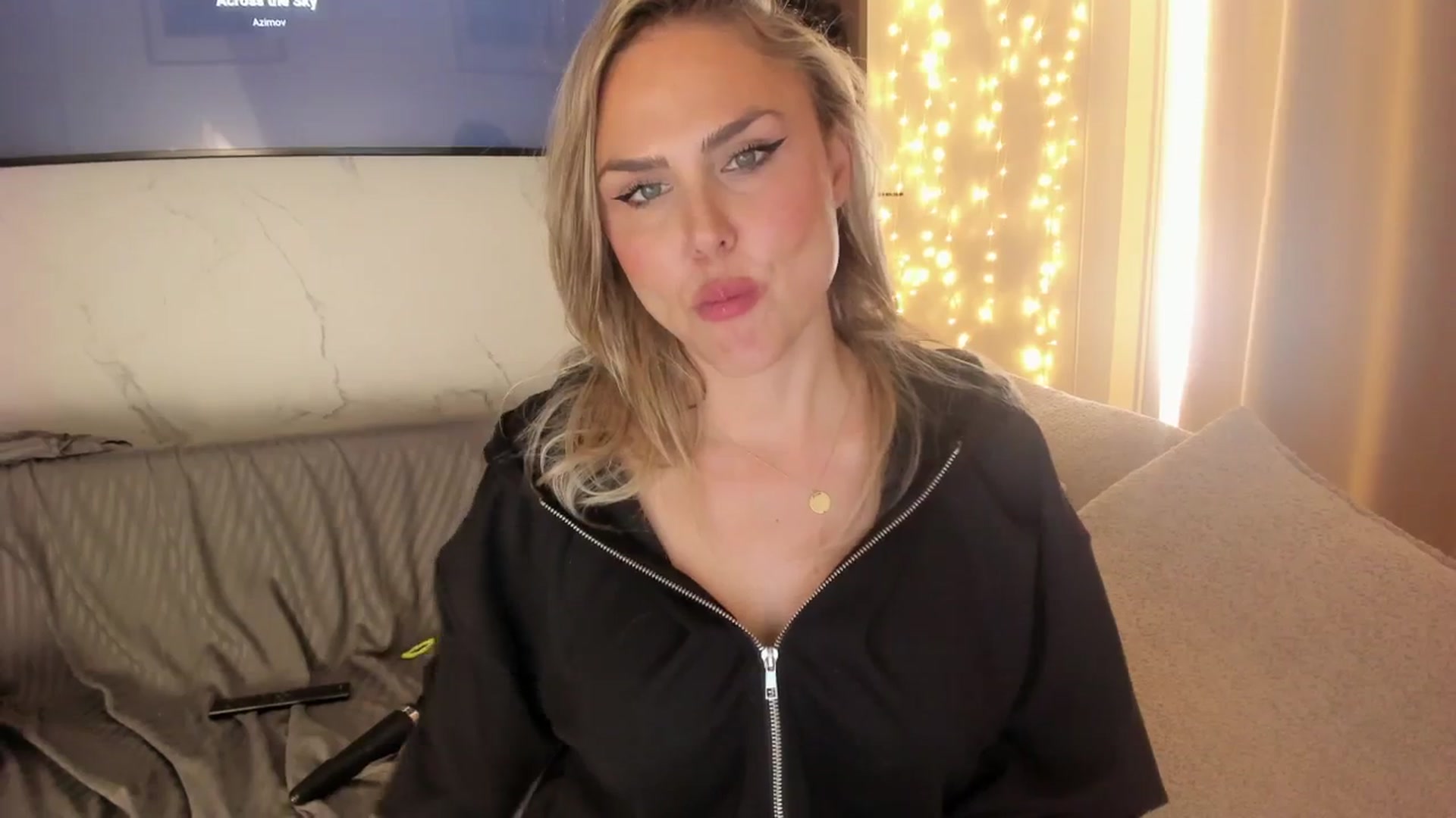 Gallery image thumbnail from SensualBarbie's myfreecams stream on, 04/16/2026, 14:57 image 15 of 20