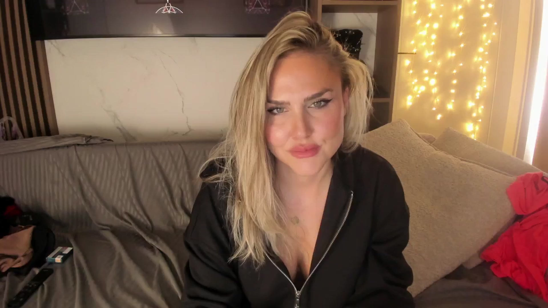 Gallery image thumbnail from SensualBarbie's myfreecams stream on, 04/16/2026, 14:57 image 8 of 20