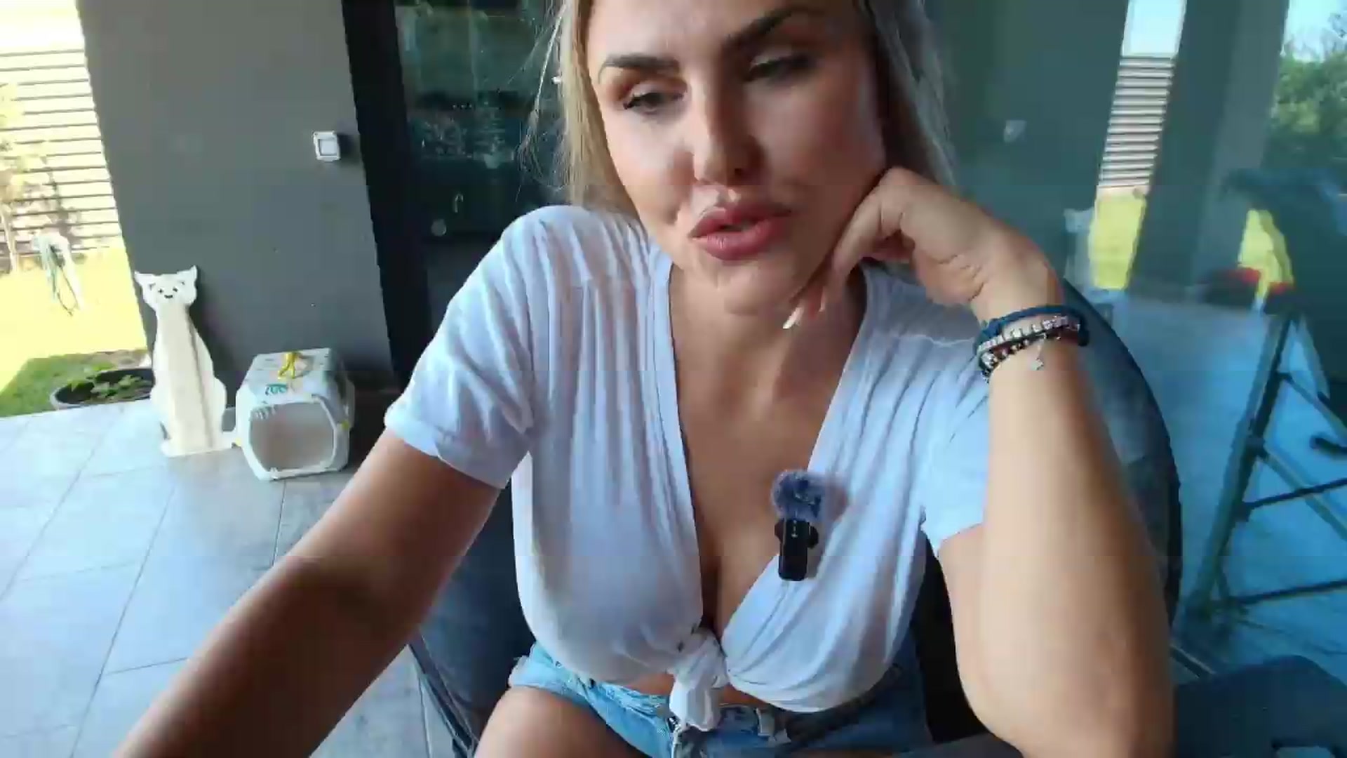 Gallery image thumbnail from SensualBarbie's myfreecams stream on, 08/01/2026, 12:01 image 6 of 20