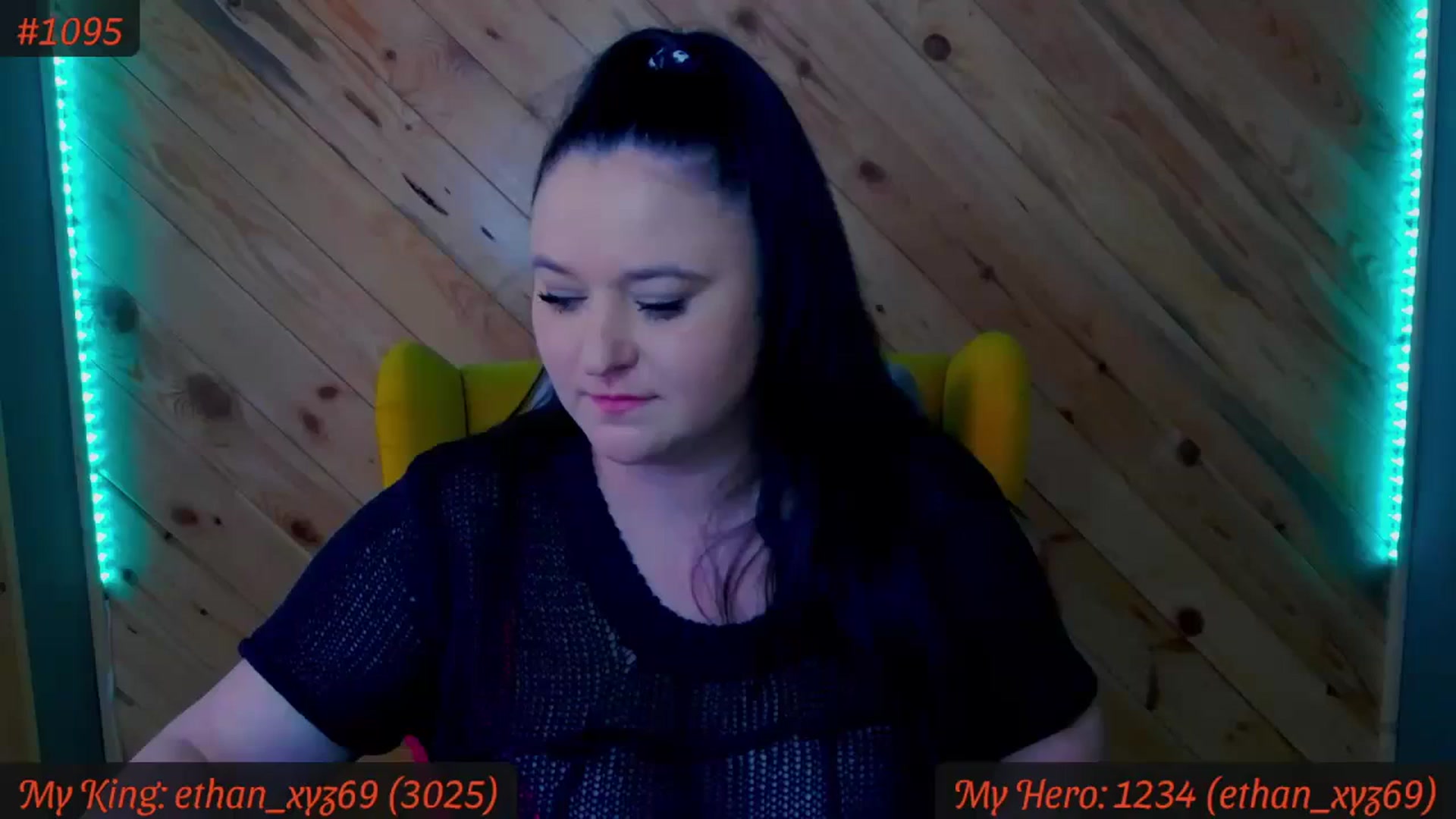 Gallery image thumbnail from SensualCrissa's myfreecams stream on, 04/10/2024, 11:23 image 17 of 20