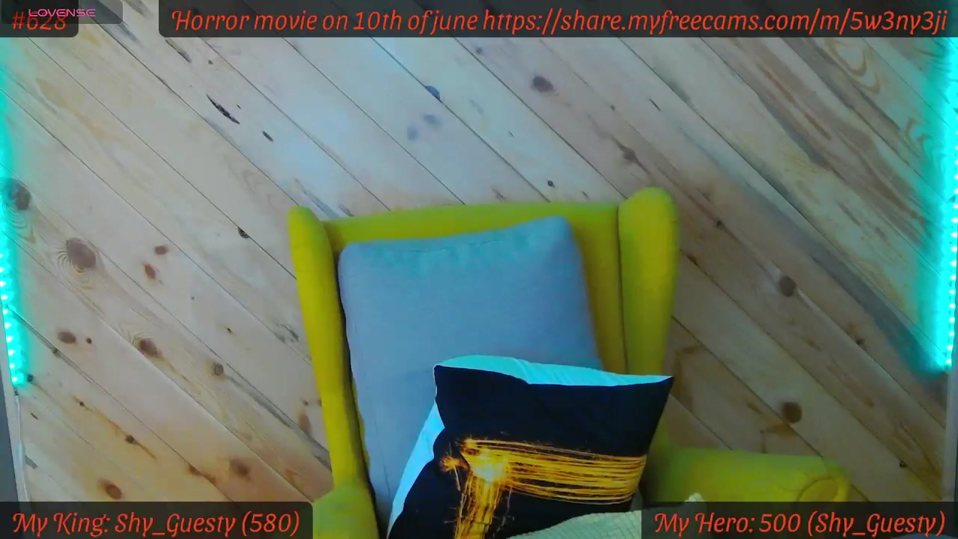 Gallery image thumbnail from SensualCrissa's myfreecams stream on, 06/06/2024, 10:33 image 3 of 20
