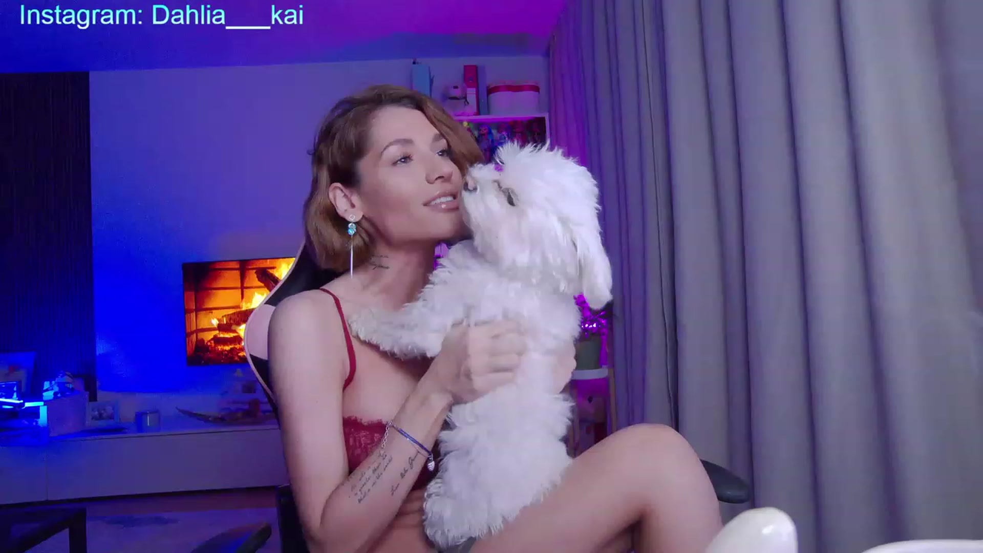 Gallery image thumbnail from SensualKooky's myfreecams stream on, 12/12/2022, 19:53 image 18 of 20