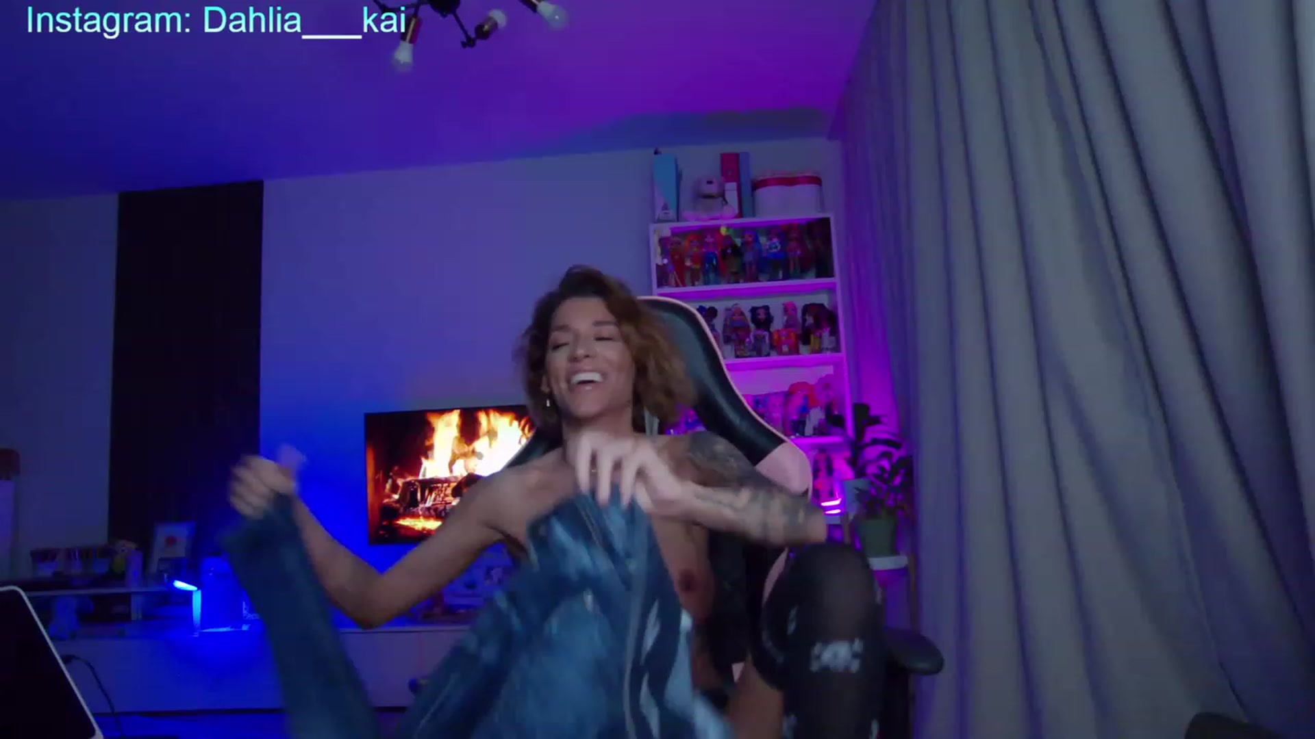 Gallery image thumbnail from SensualKooky's myfreecams stream on, 12/31/2022, 22:18 image 1 of 20
