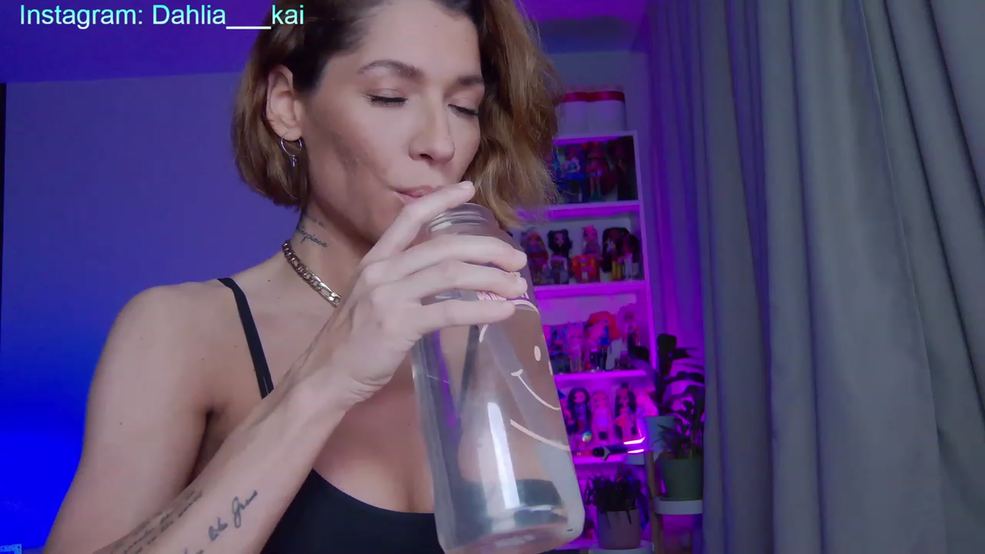 Gallery image thumbnail from SensualKooky's myfreecams stream on, 12/31/2022, 22:18 image 17 of 20